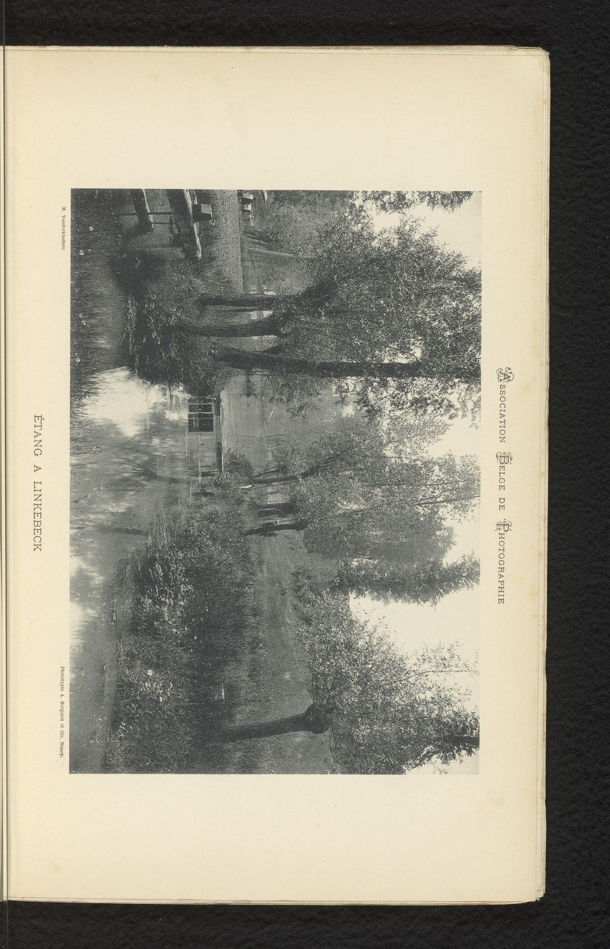 Sloot bij Linkebeek, België by Marcel Vanderkindere