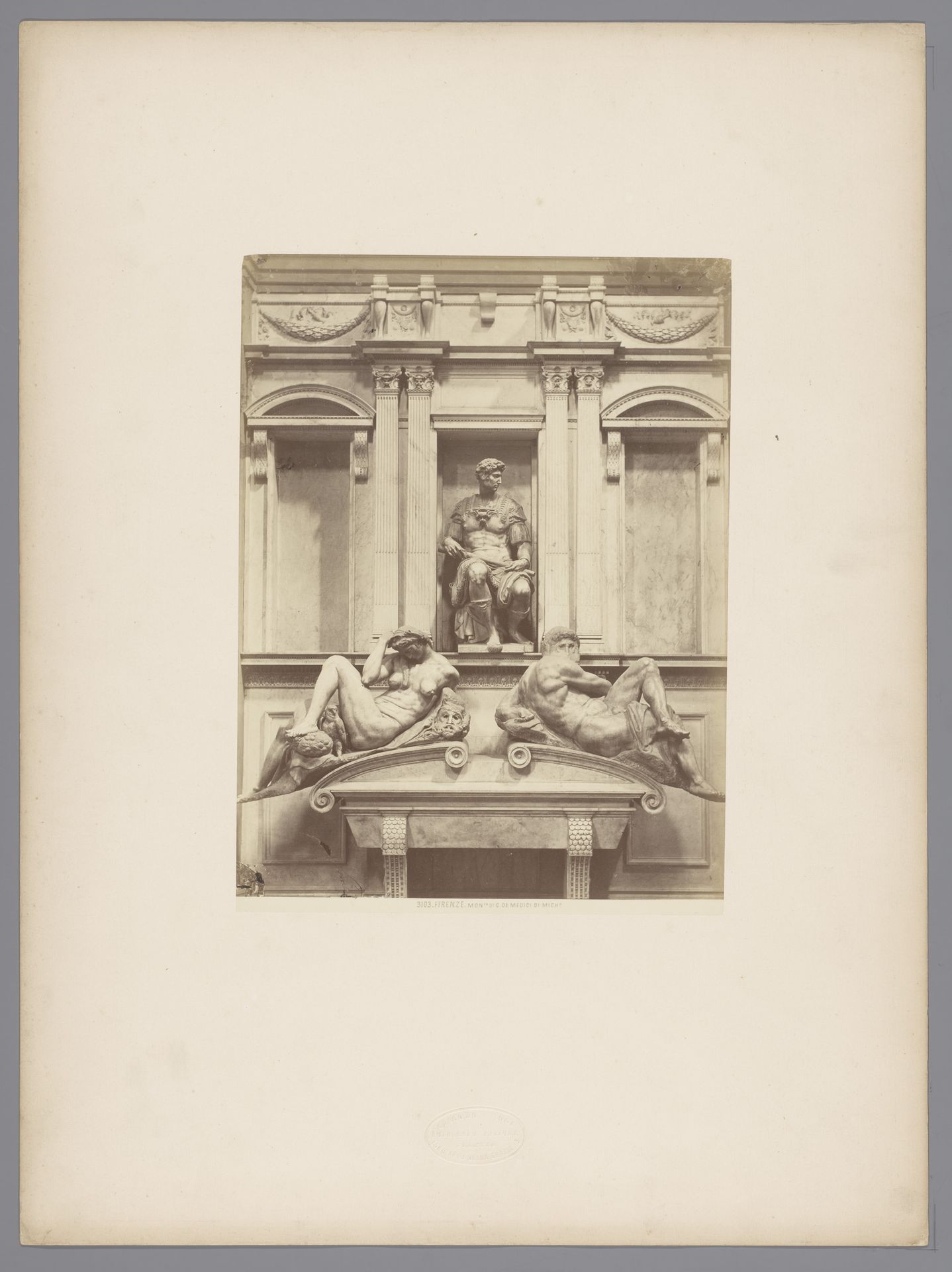 Grafmonument voor Giuliano de' Medici naar Michelangelo te Florence, Italië by Giacomo Brogi