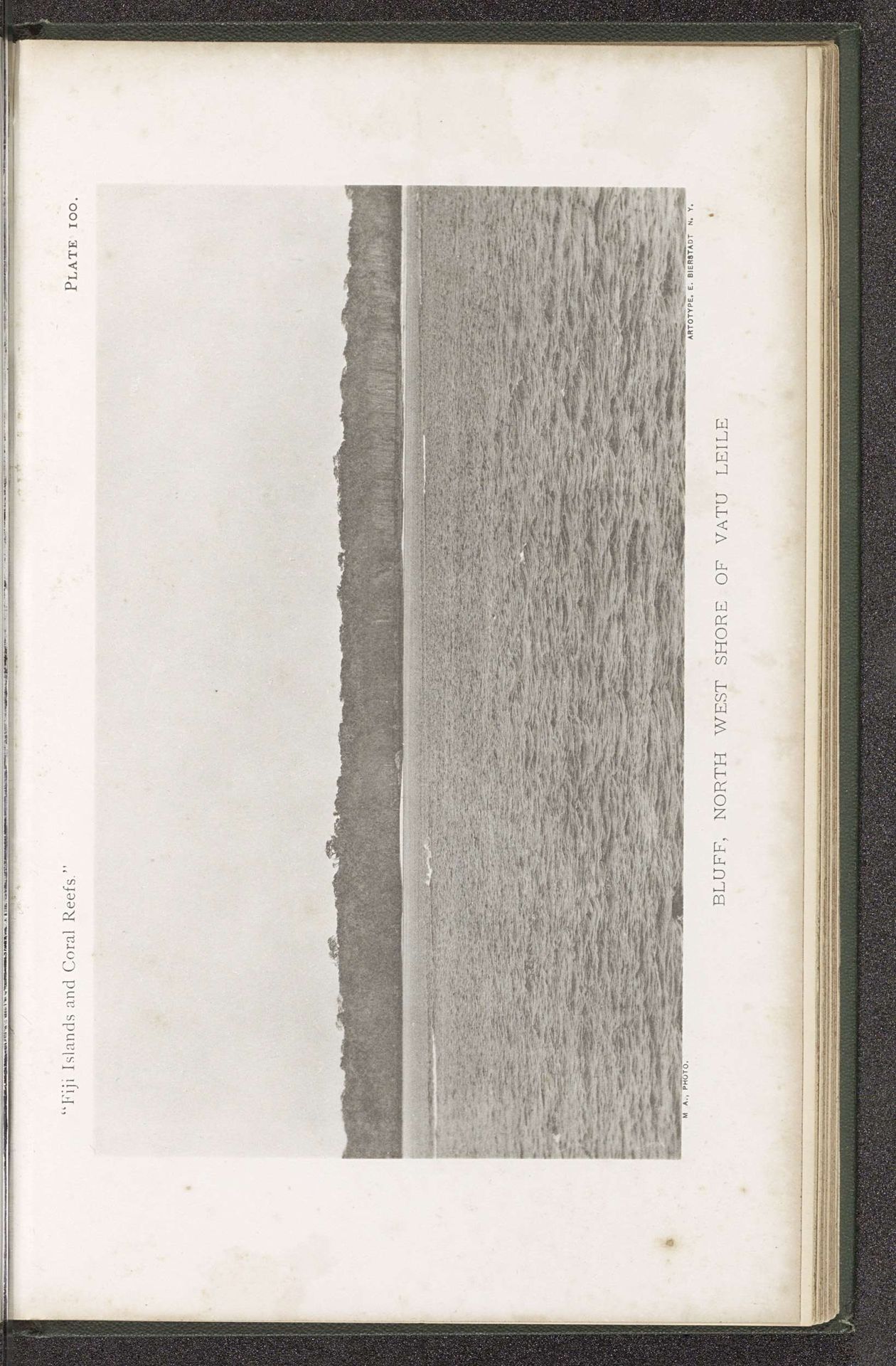Gezicht op een kaap aan de noordwestkust van Vatulele by Maximilian Agassiz