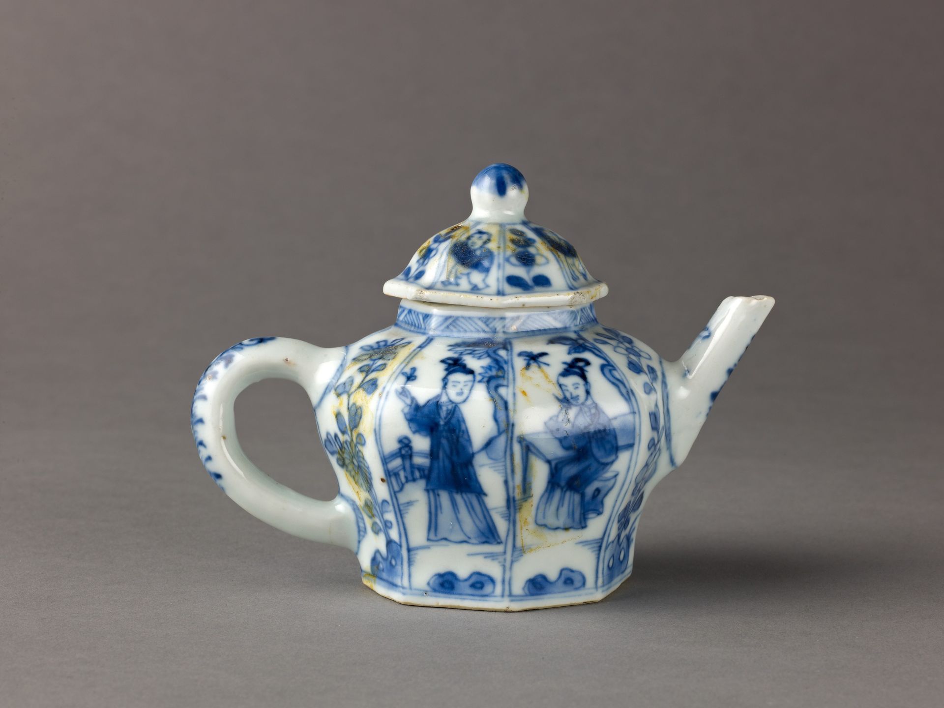 Small covered wine pot or teapot by Chinese