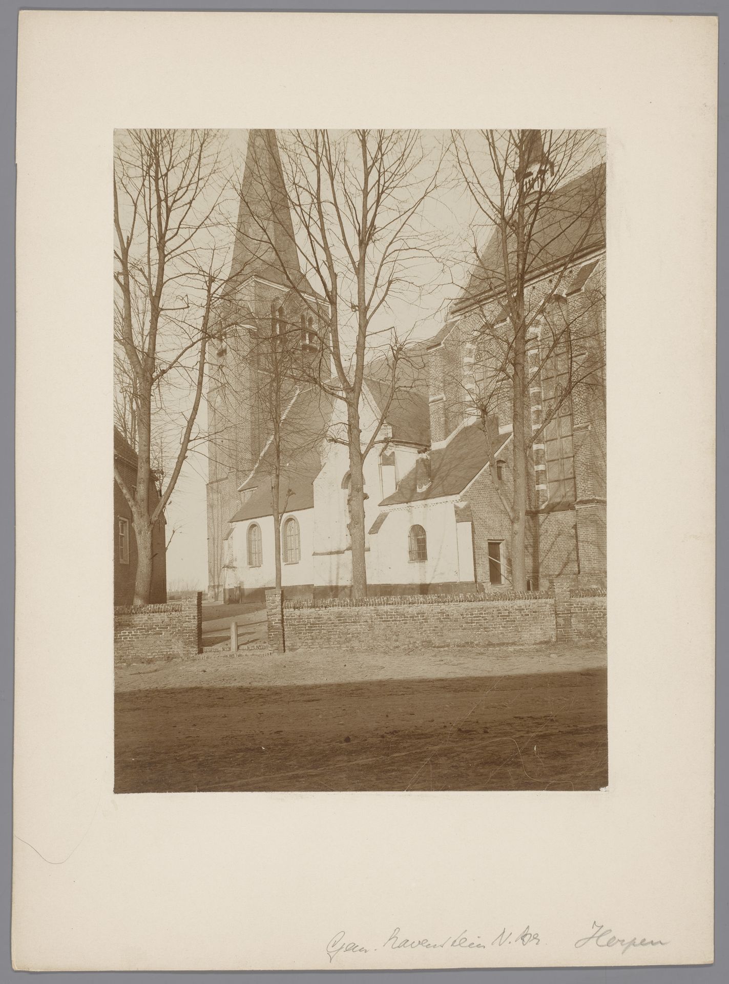 Gezicht op de Sint-Sebastianuskerk te Herpen by anoniem (Monumentenzorg)