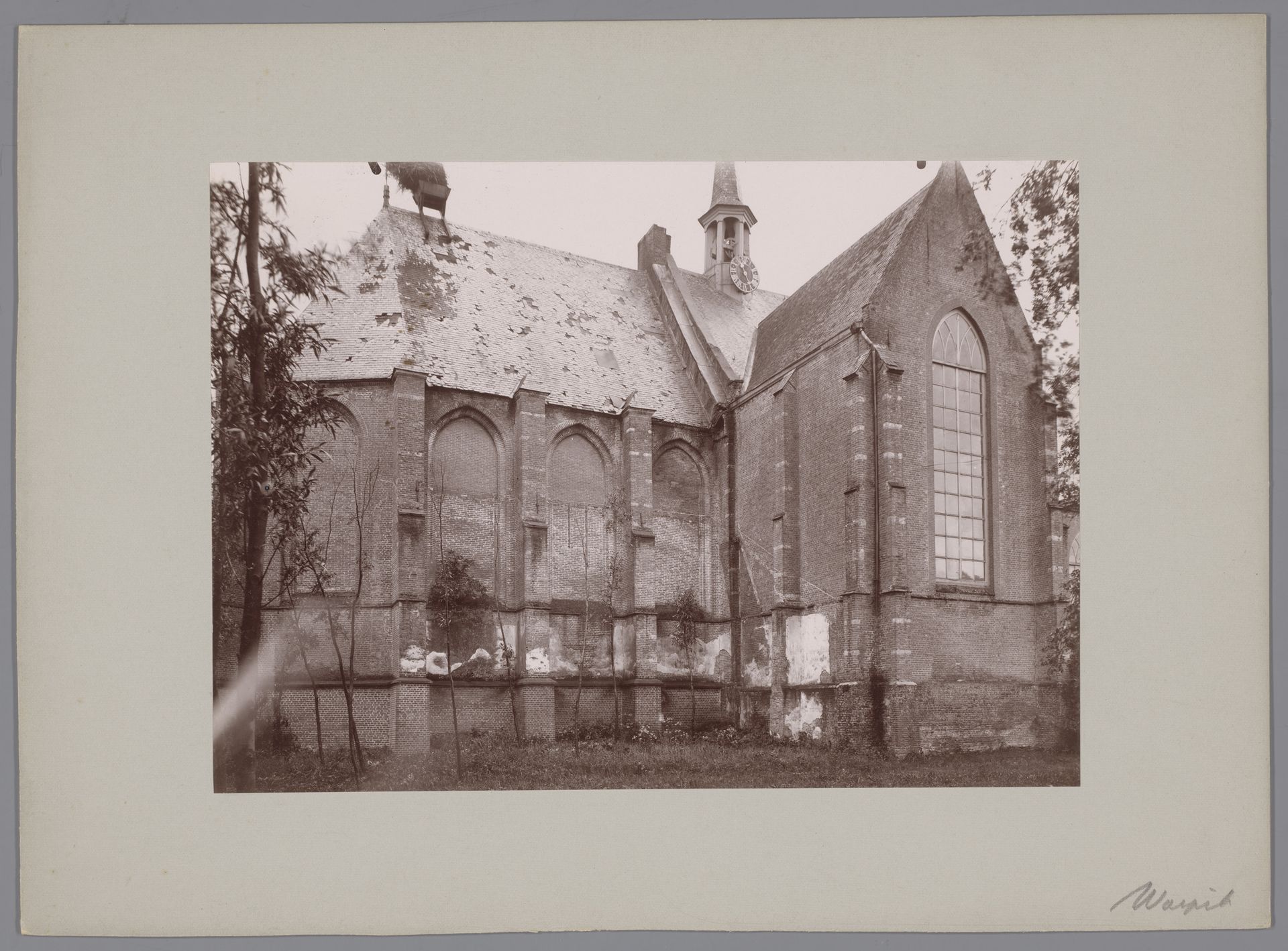 Noordoostzijde van de Hervormde Kerk te Waspik by anoniem (Monumentenzorg)