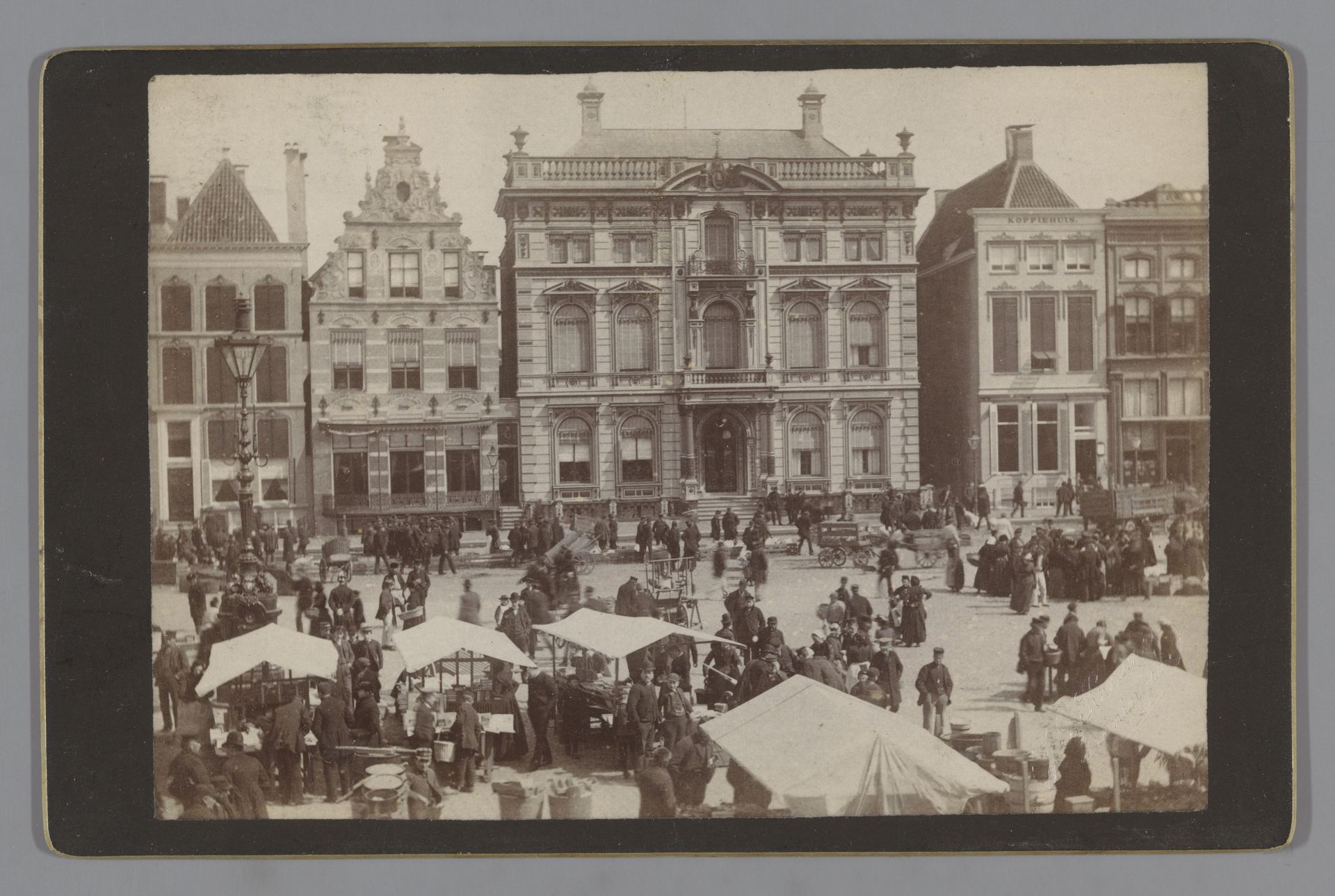 Panden langs de Grote Markt te Groningen by Johannes Gerardus Kramer