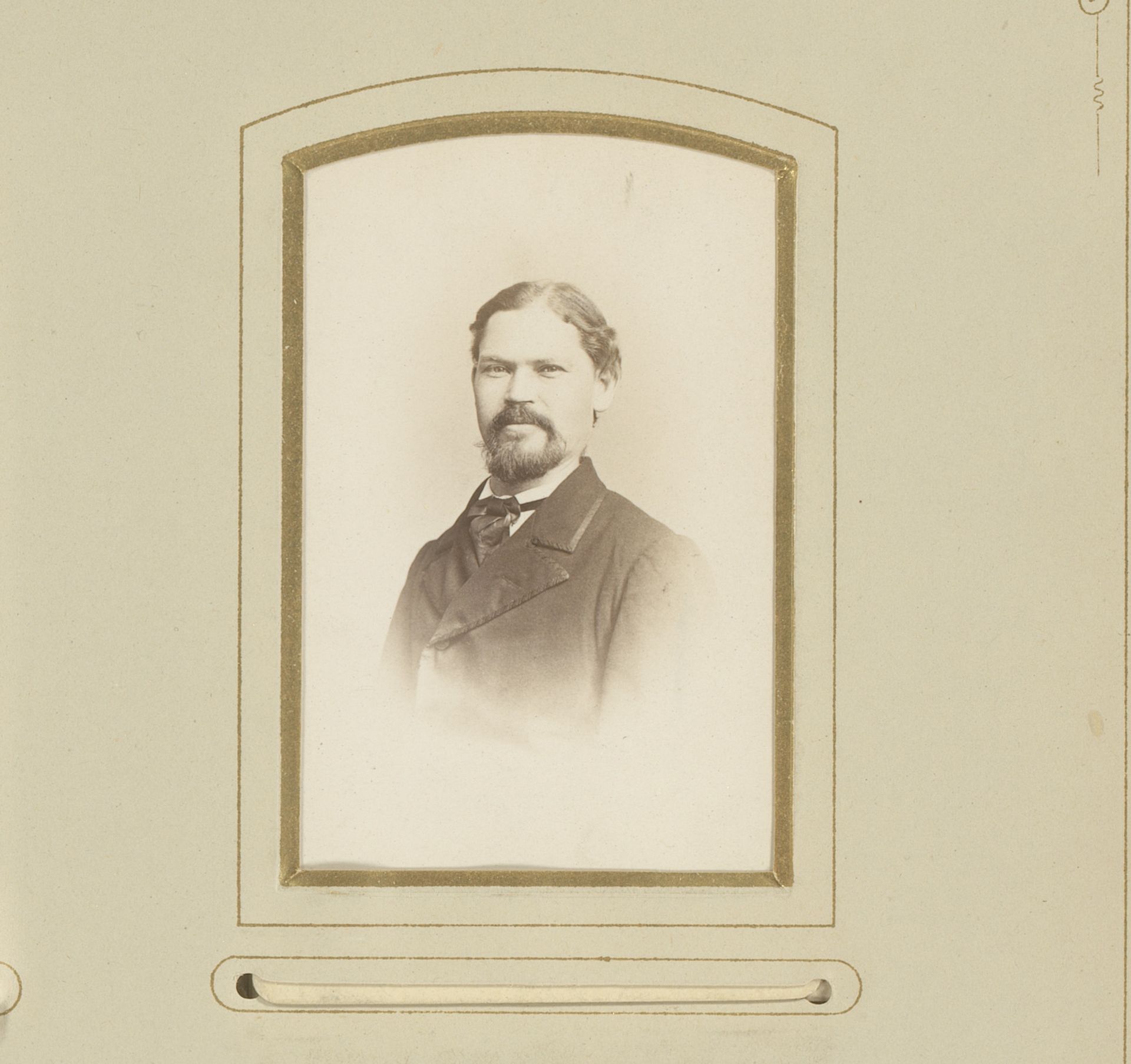 Portret van een man met snor en baard by Ludwig Belitski