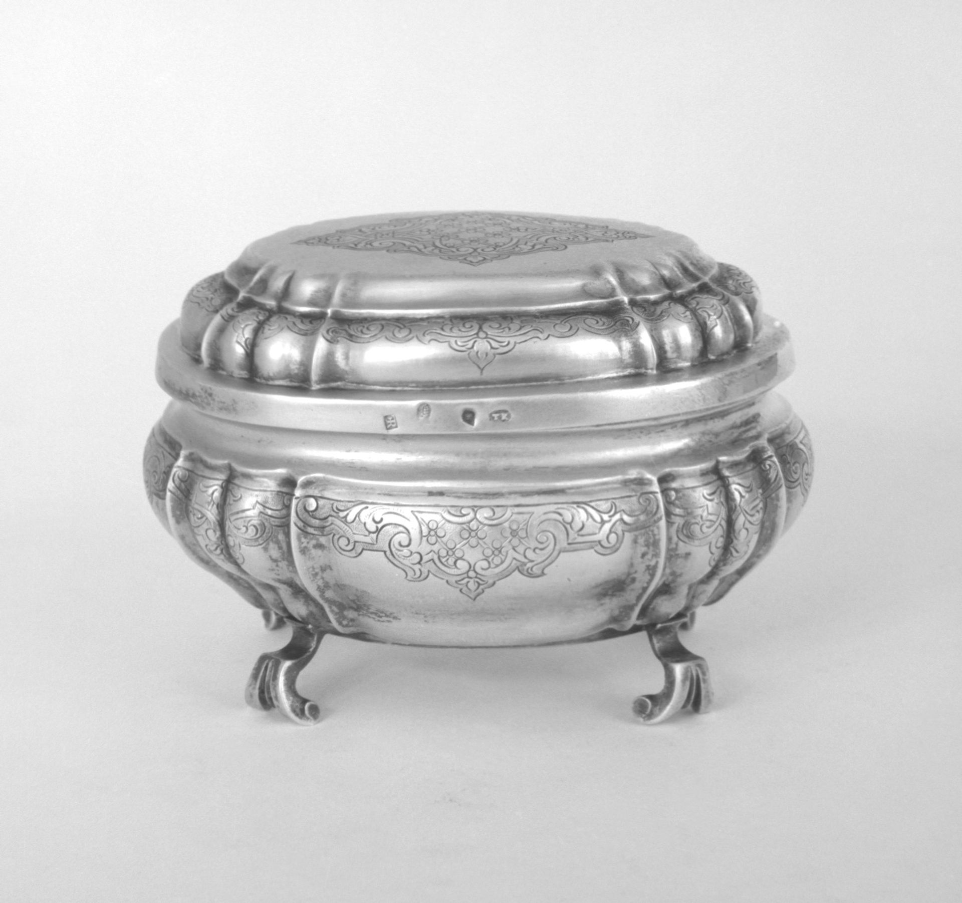 Sugar box with cover by Tobias Remshardt