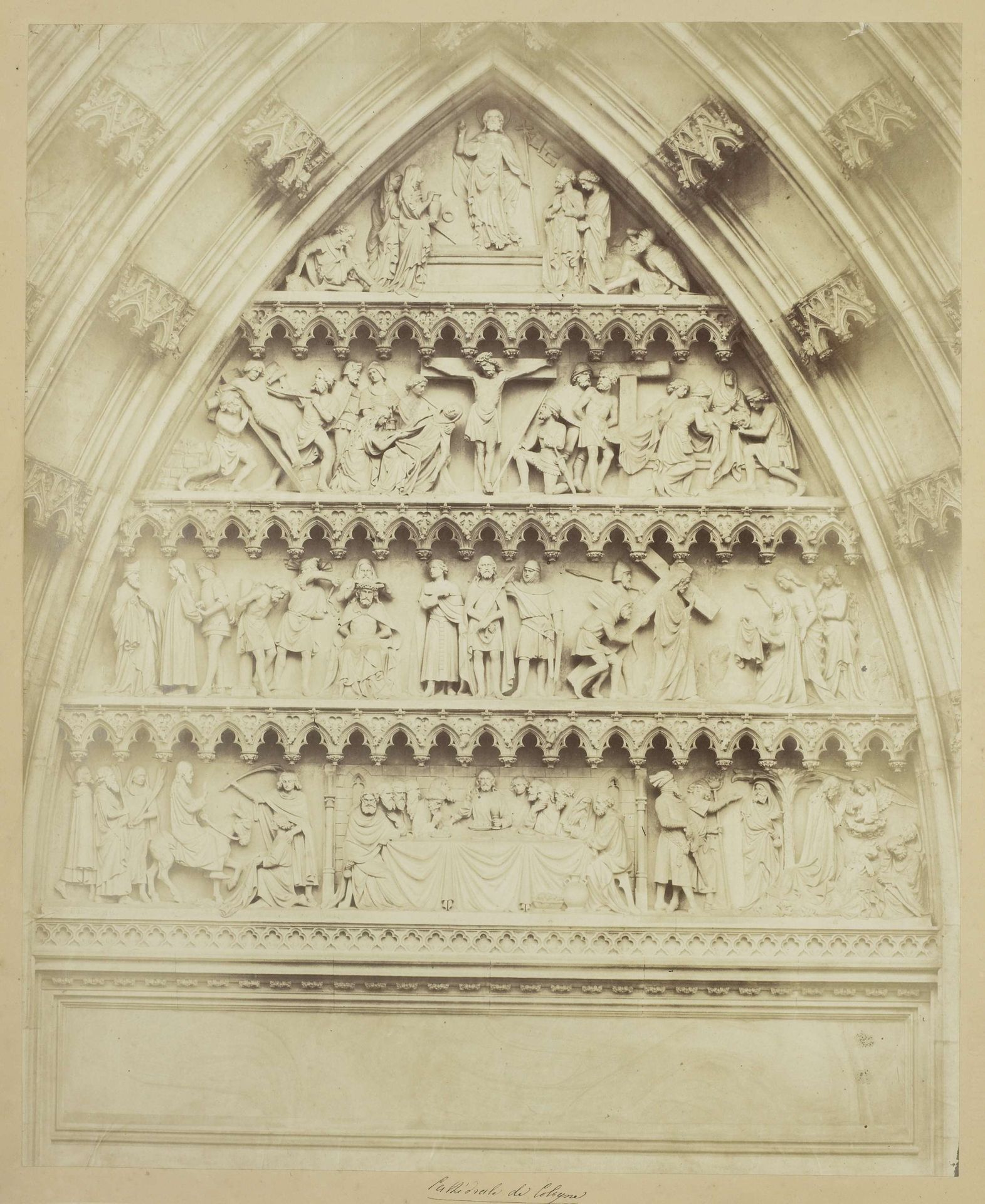 Timpaan met de Passie van Christus aan het zuidportaal van de Dom van Keulen by Johann Franz Michiels