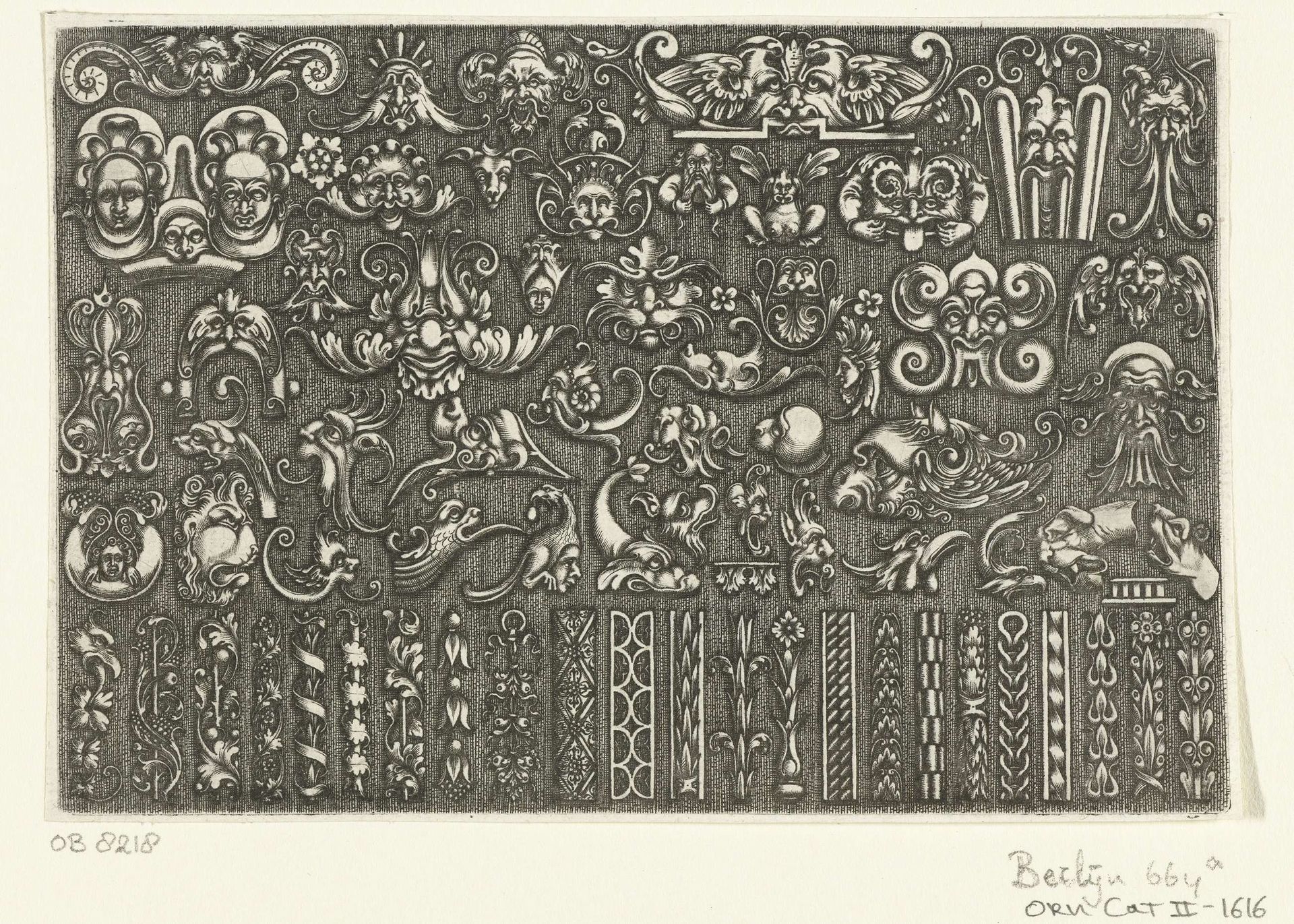 Maskers, dierenkoppen en drieentwintig randdecoraties by Anonymous