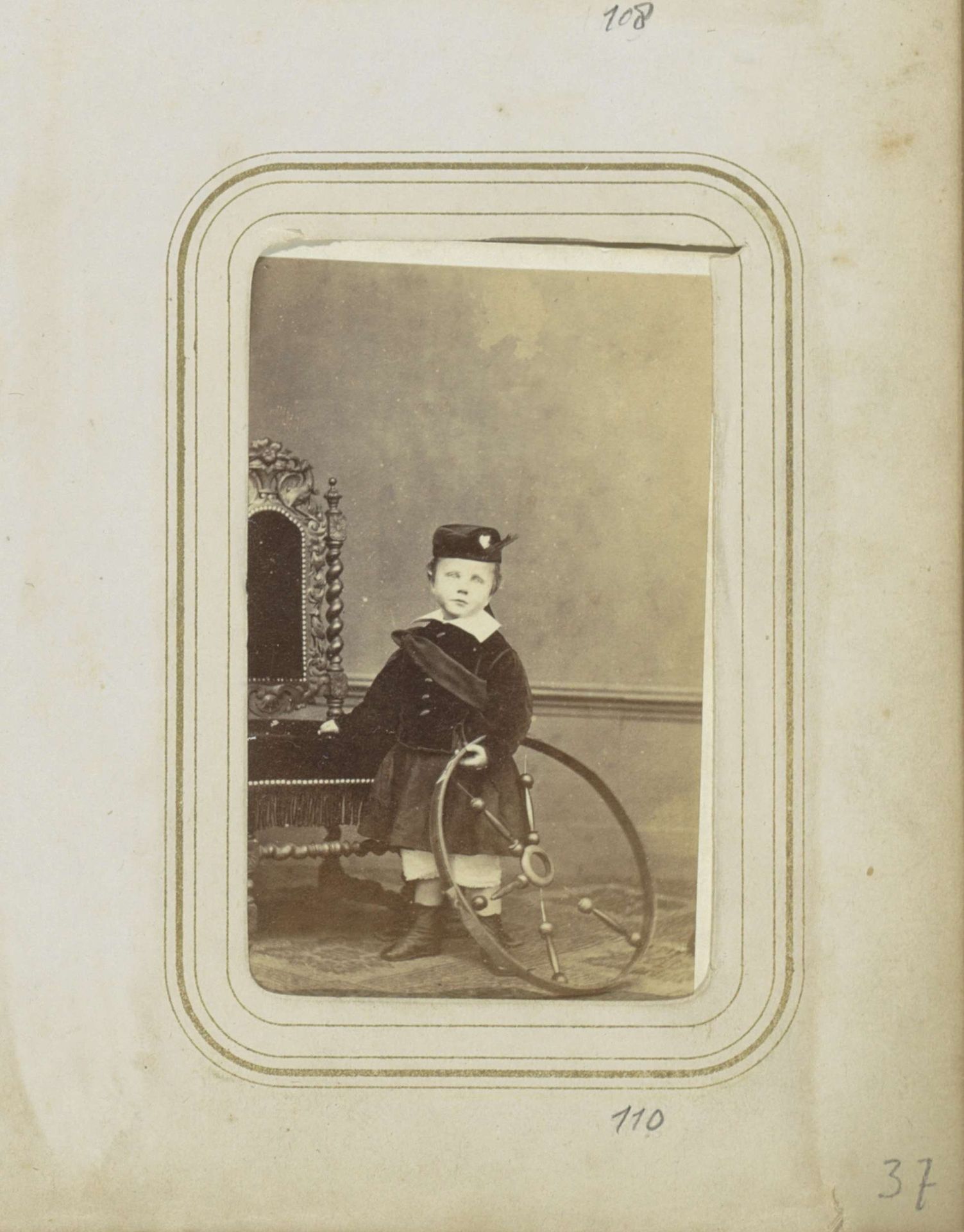 Portret van een kind met een hoepel by Carl Philip Wollrabe