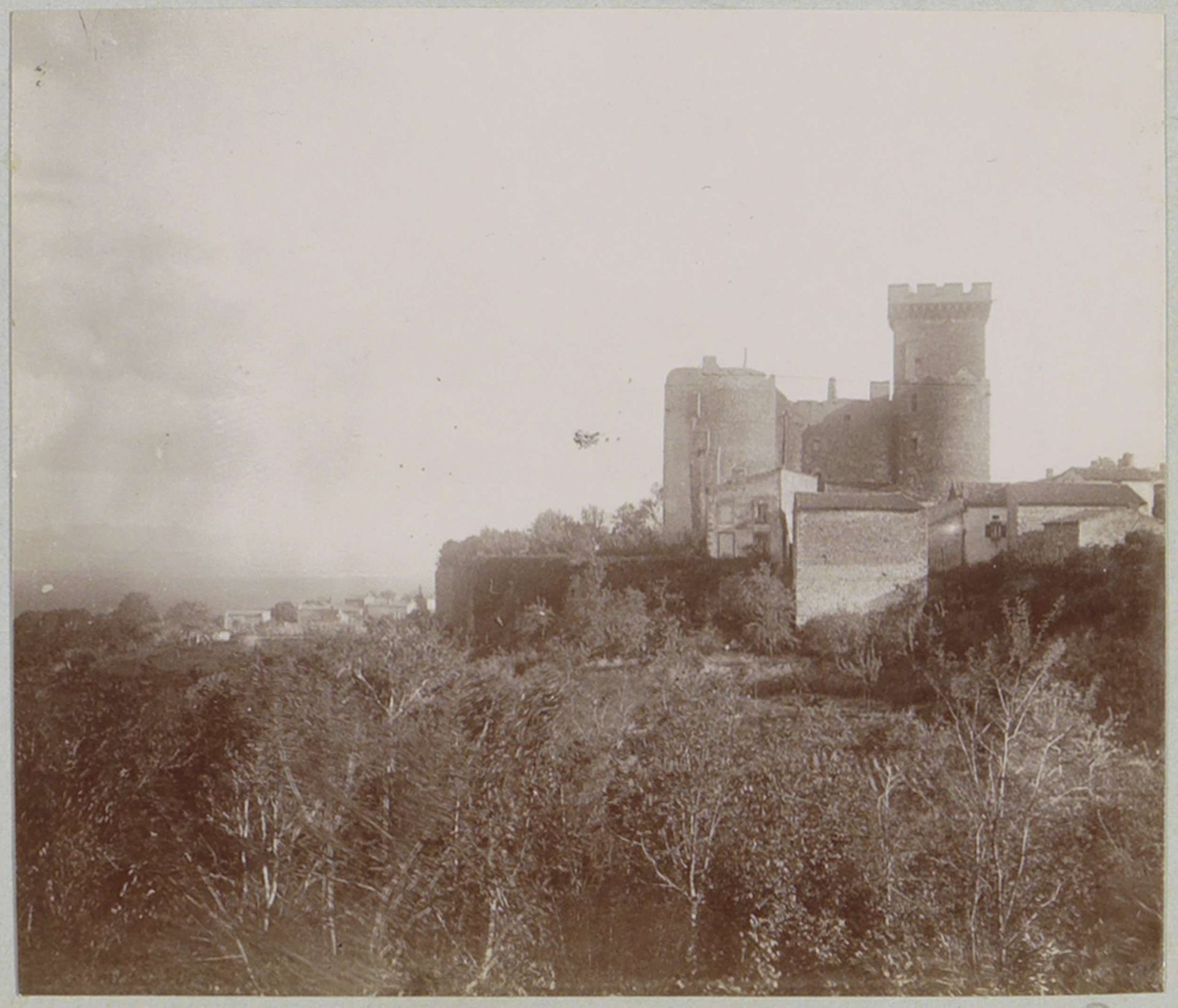 Gezicht op het Kasteel van Châteaugay by Delizy