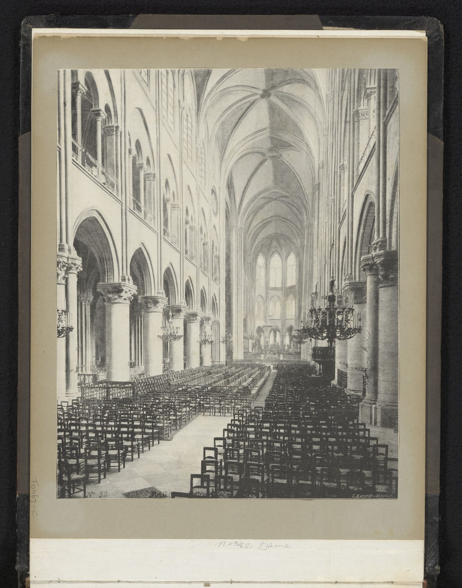 Interieur van de Notre-Dame van Parijs by C. Angerer & Göschl