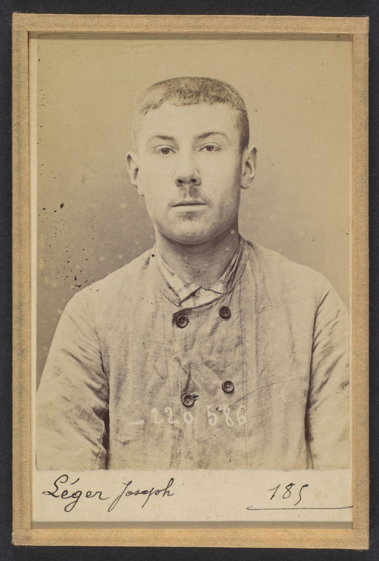Leger. Joseph. 16 ans, né à Marseille (Bouches-du-Rhône). Jardinier. Fabrication d'engins explosifs. 4/7/94. by Alphonse Bertillon