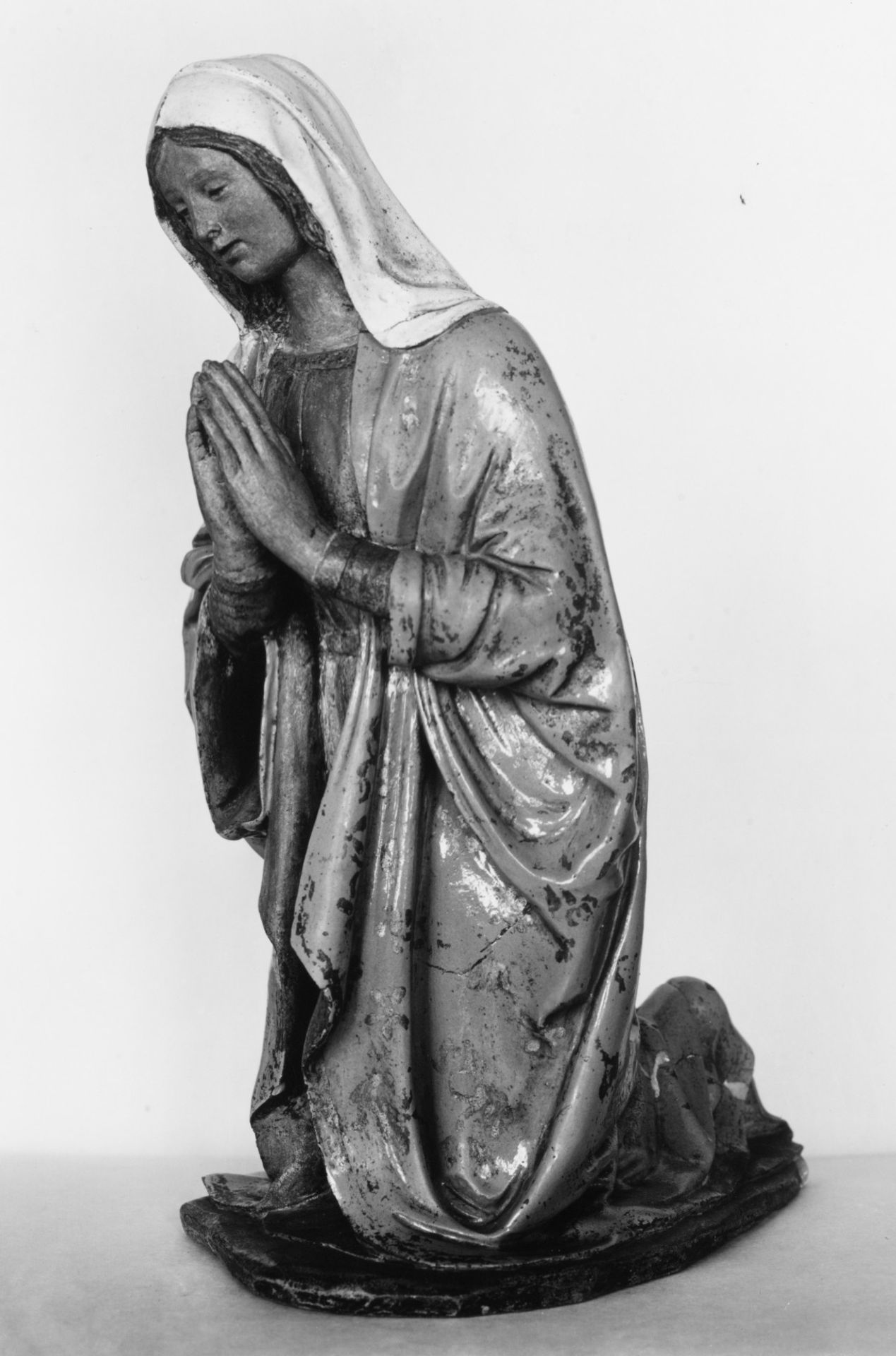 Kneeling Madonna by della Robbia
