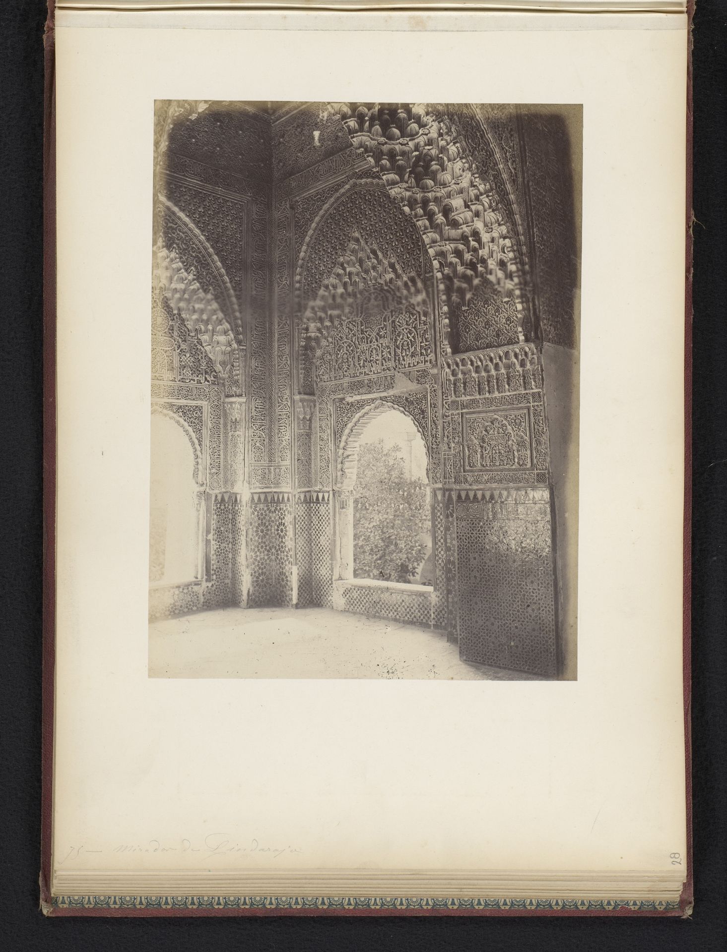 Interieur van de Mirador de Lindaraja in het Alhambra te Granada, Spanje by C Maufsaise