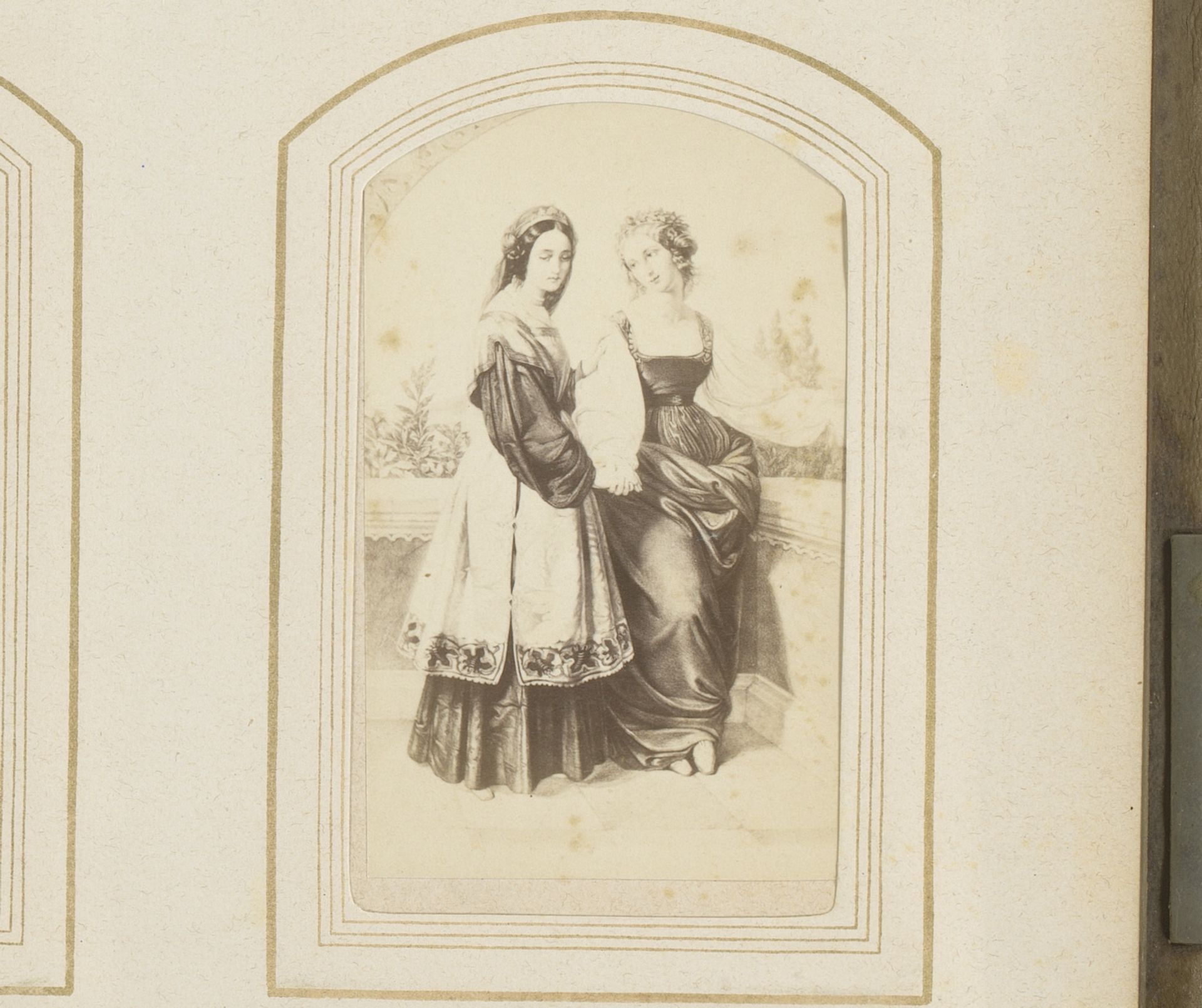 Fotoreproductie van Die beiden Eleonoren by Anonymous