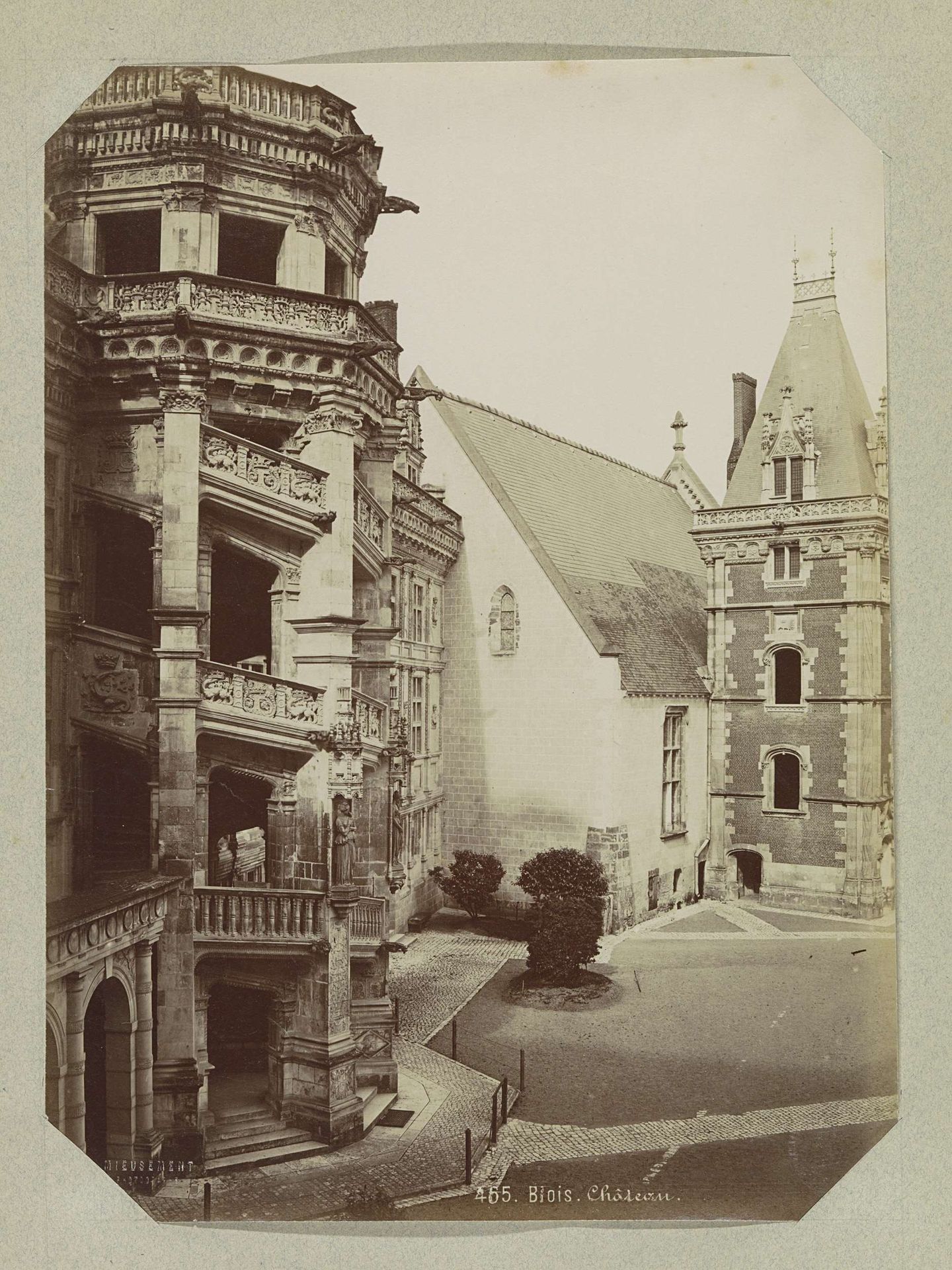 Trappenhuis en toren van het kasteel van Blois by Médéric Mieusement