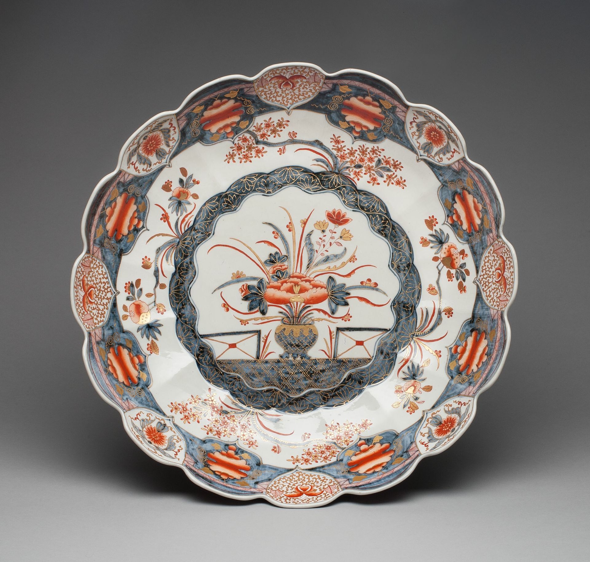 Dish by Du Paquier Porcelain Manufactory
