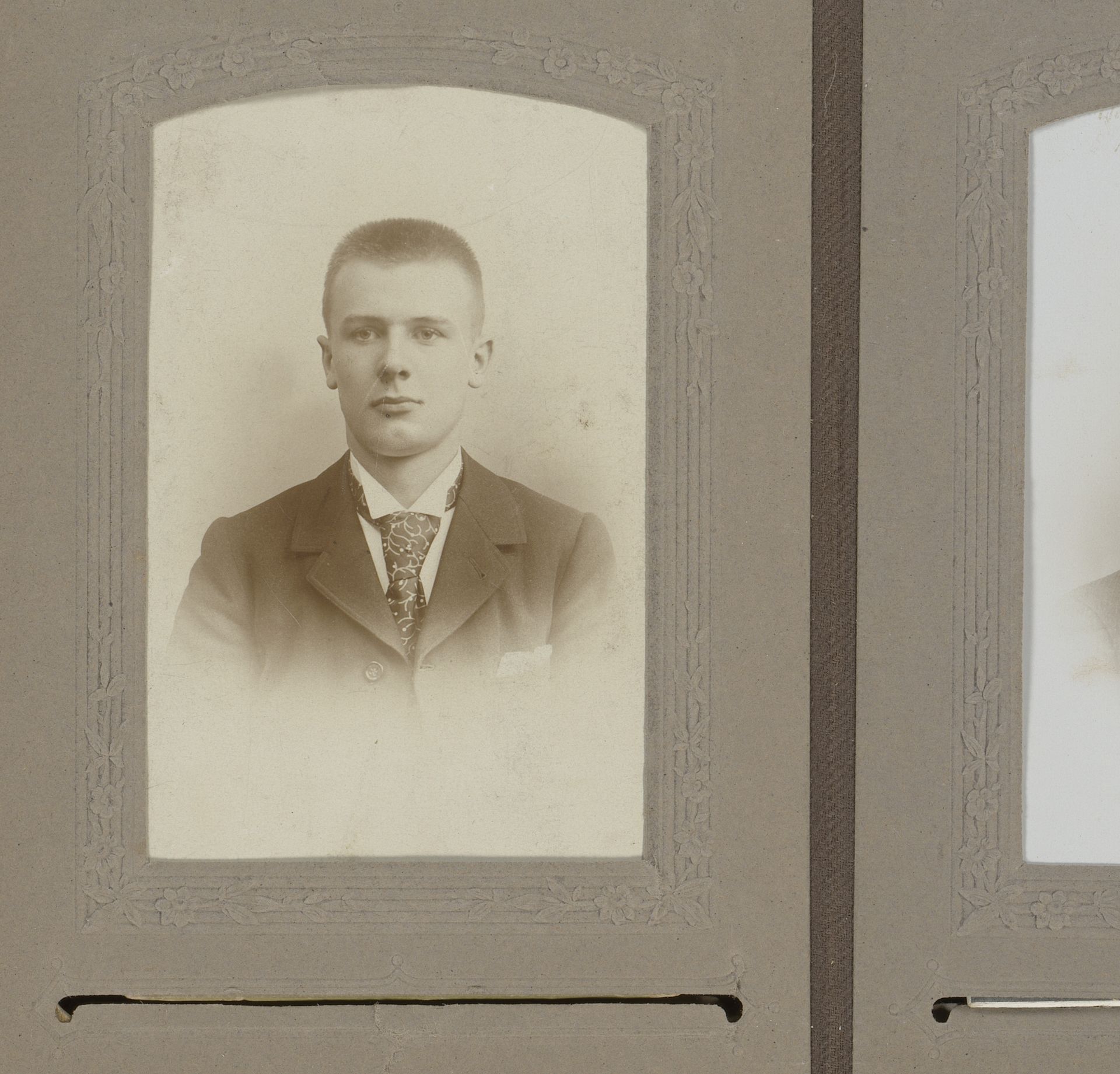 Portret van een jonge man by Ritscher & Landsman