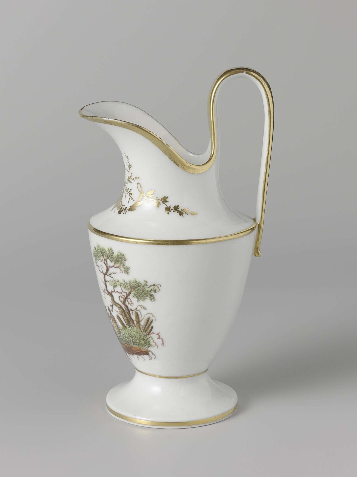 Teapot and milk jug, part of a tea service by Koninklijke Porseleinfabriek Dommer & Co.