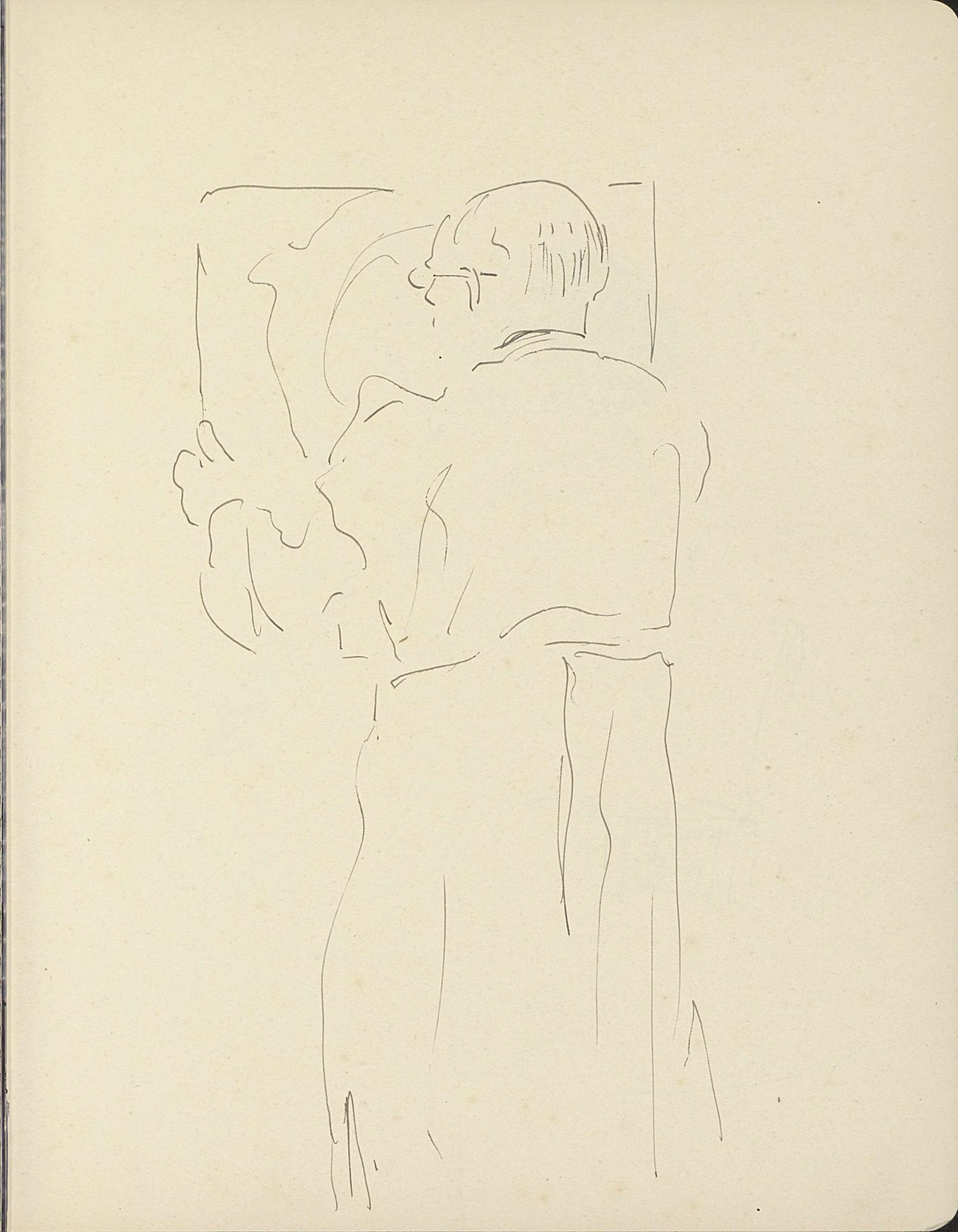 Man die een voorwerp vasthoudt en bestudeert by Carel Adolph Lion Cachet