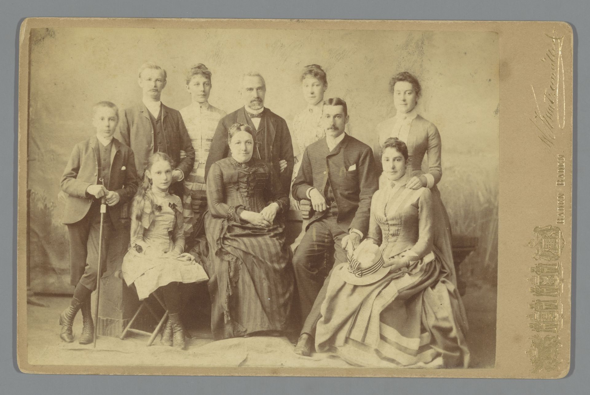 Familieportret van de familie van Elst -den Bant by Wilhelm Kuntzemüller