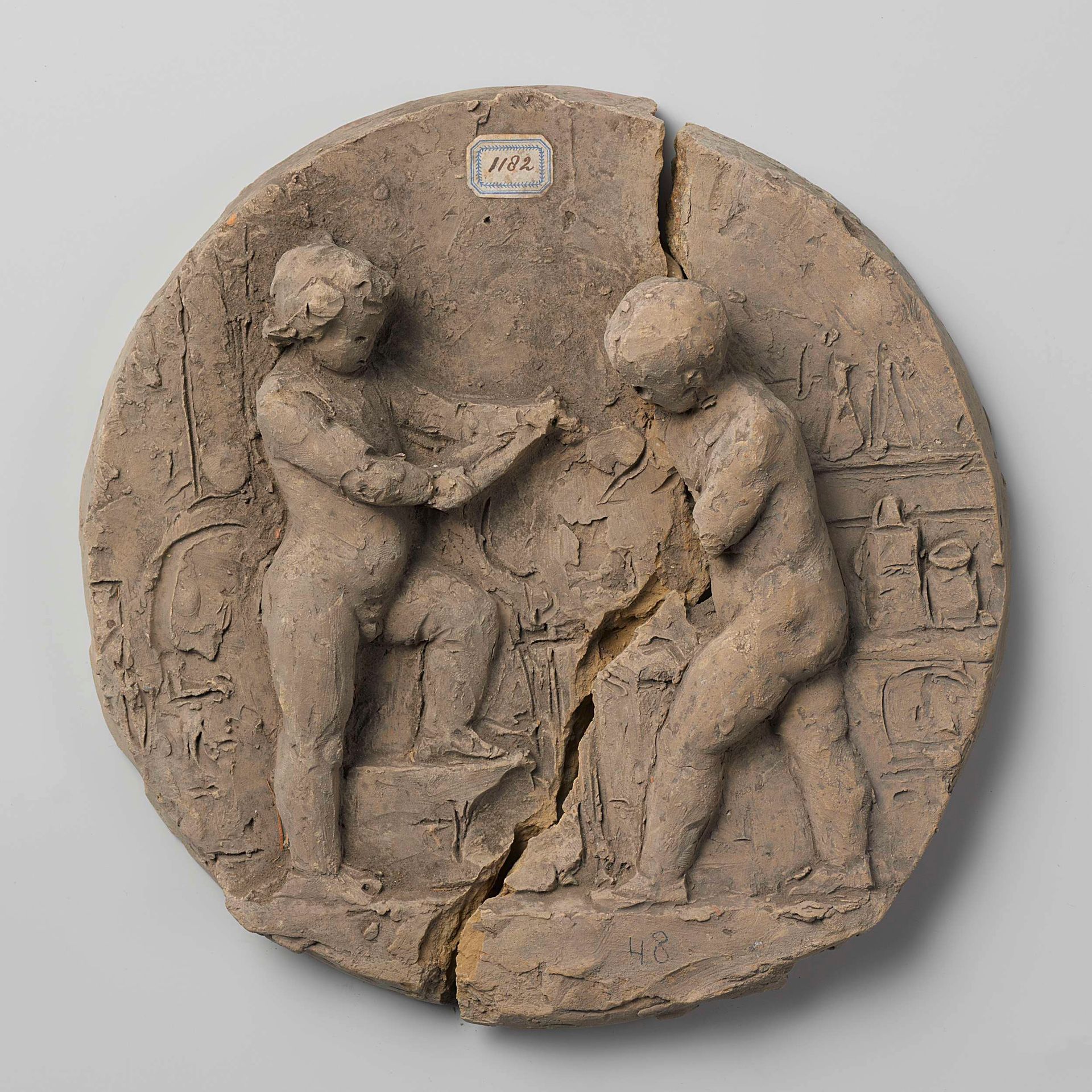 Twee putti, tondo by Eugène Lacomblé