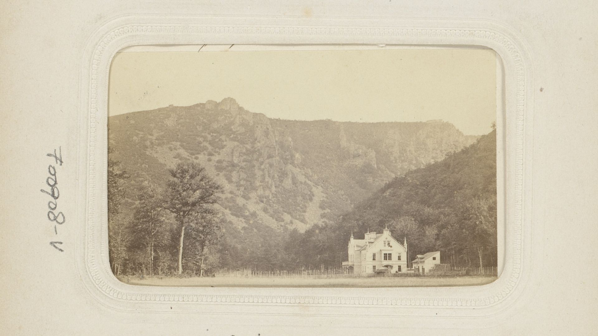 Huis aan de rand van Bodetal by Berthold Woltze