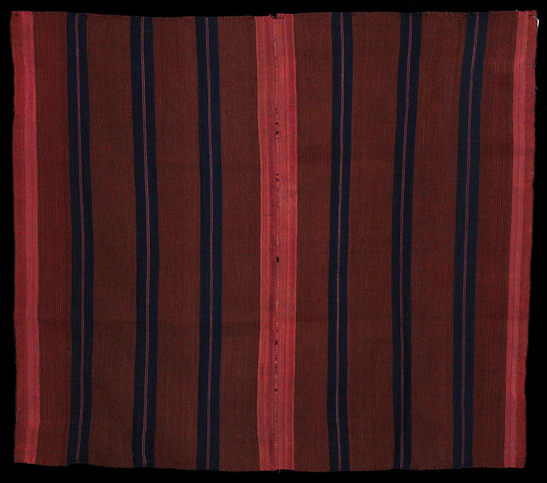 Woman's mantle (iscayo) by Aymara