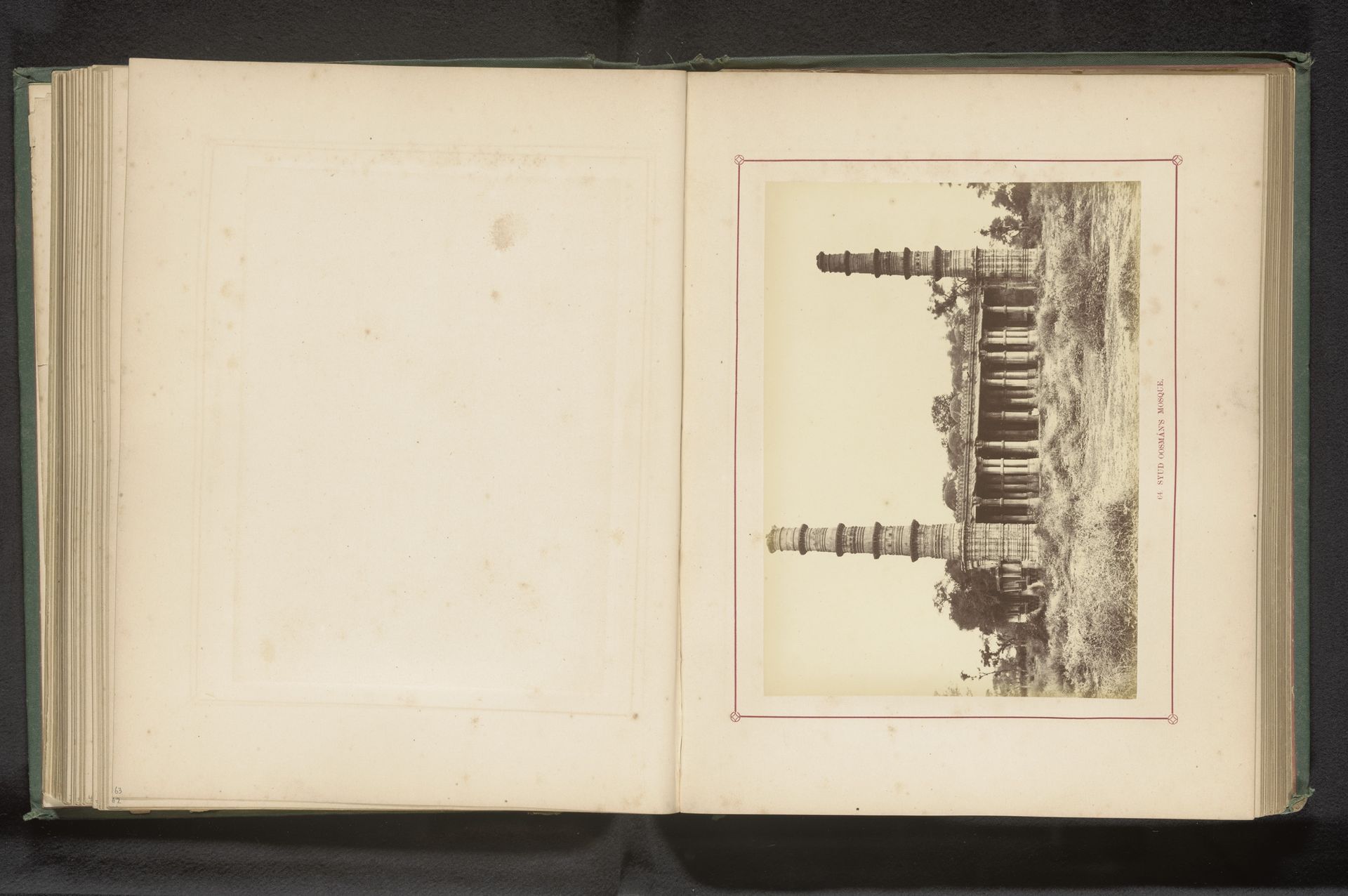 Gezicht op de Saiyad Usman-moskee in Ahmedabad by Thomas Biggs