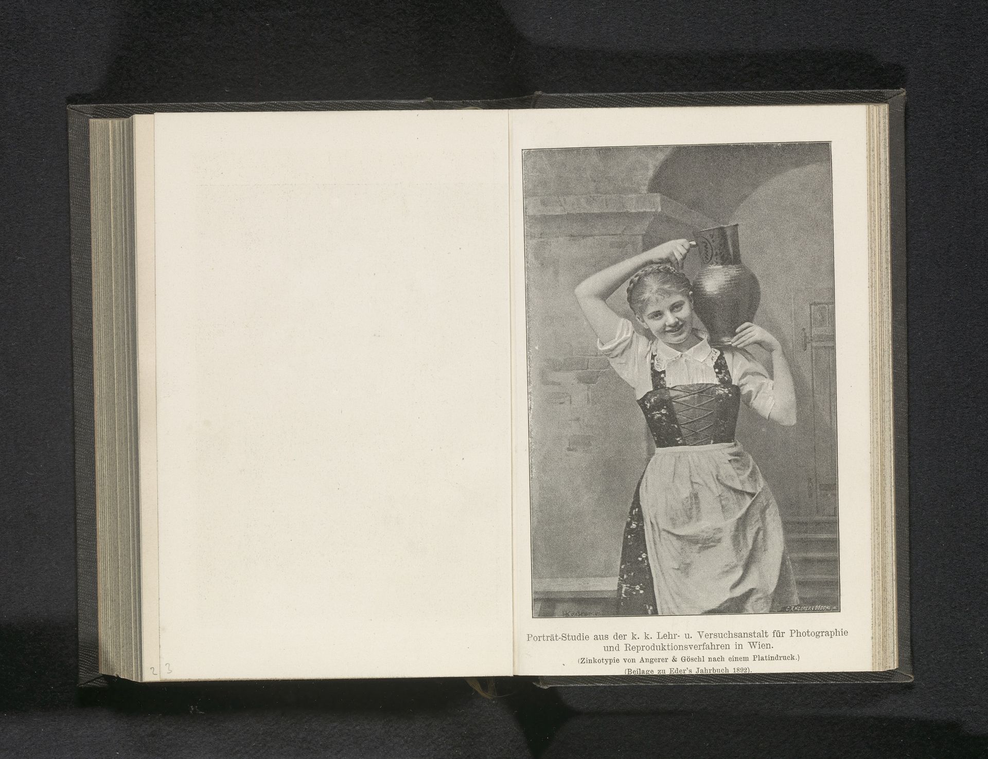 Portretstudie van een onbekend meisje met een waterkan by K.K. Lehr- und Versuchsanstalt für Photographie
