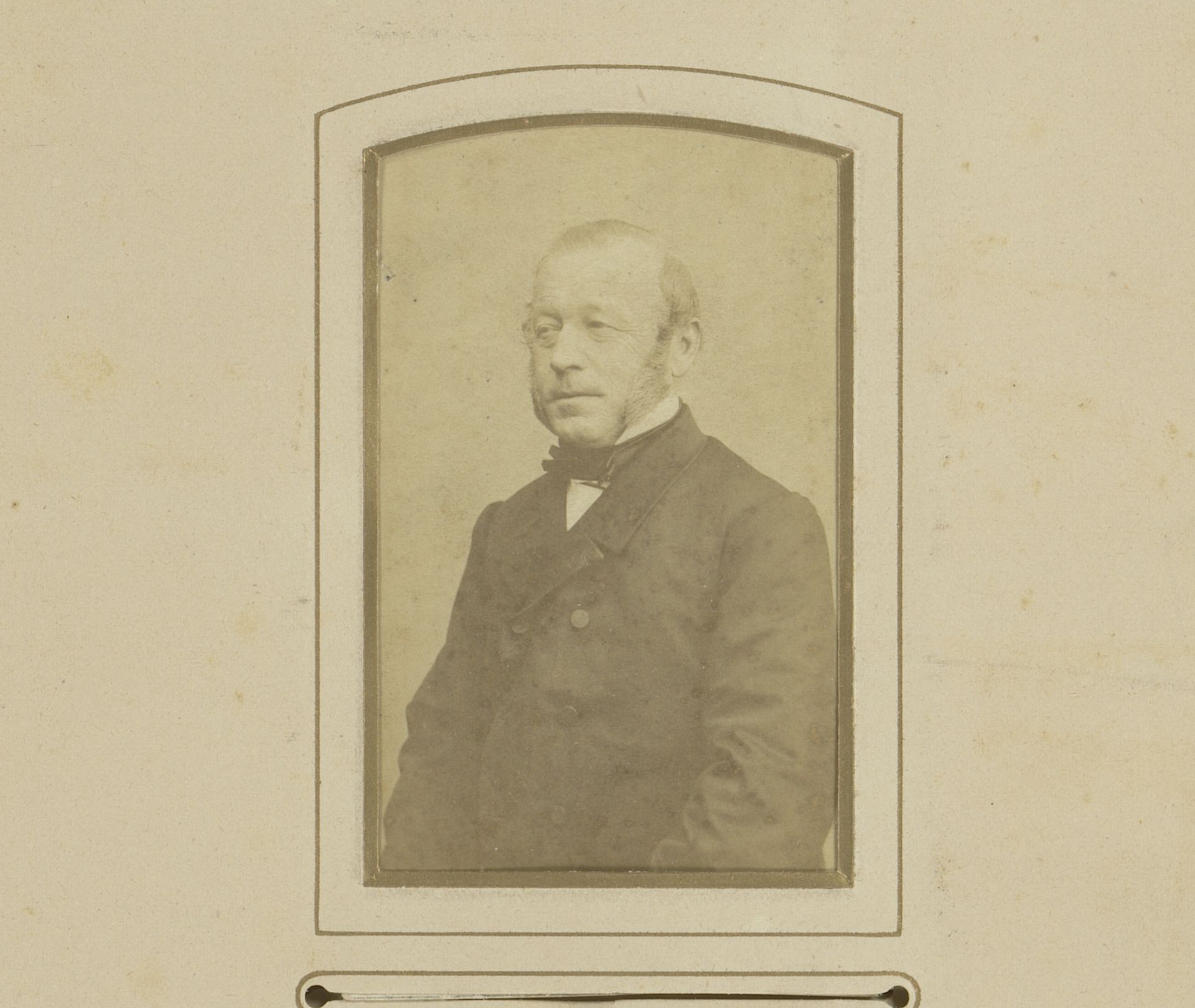 Portret van een man met bakkebaarden by Henri Blanckart