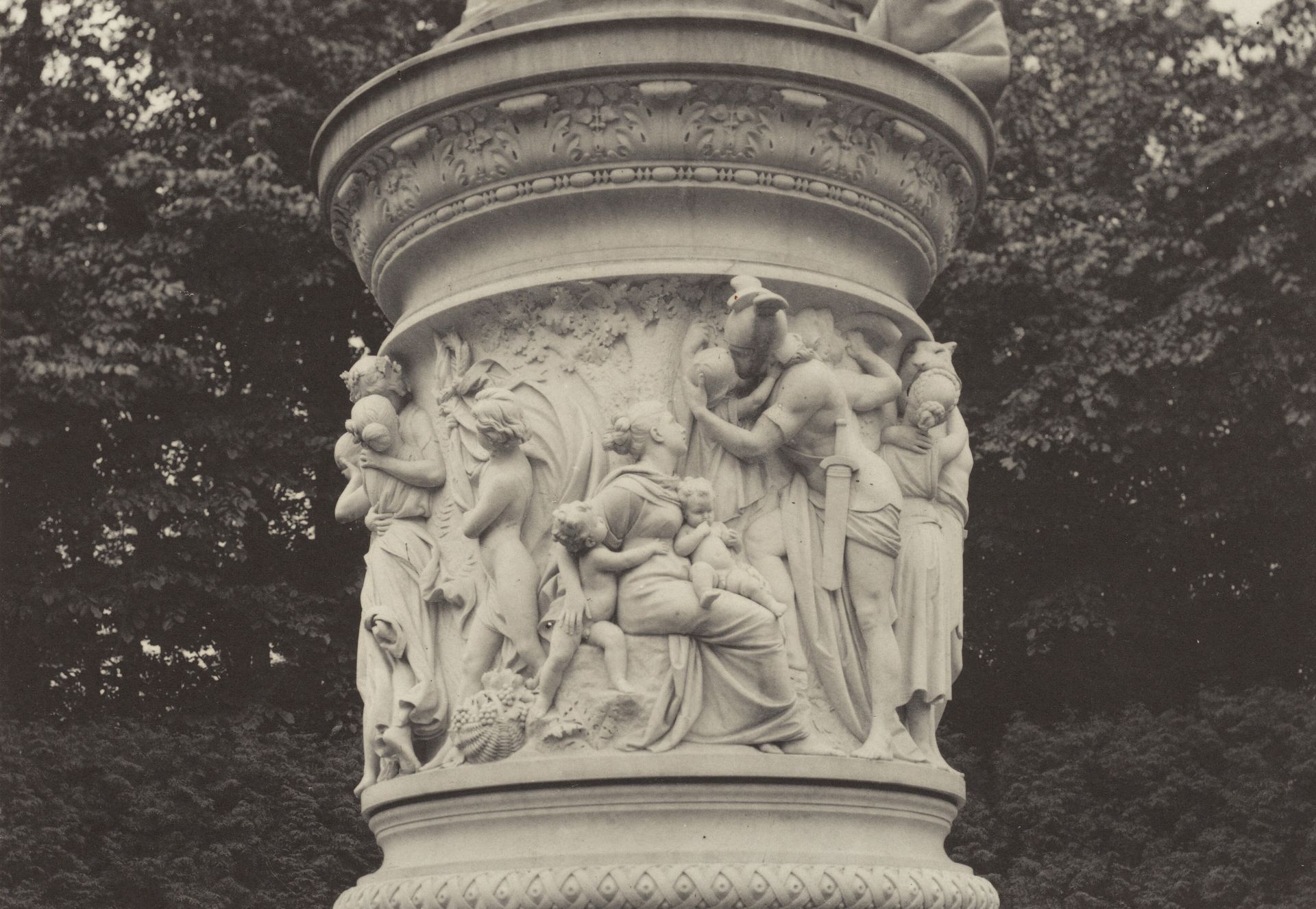 Relief of Queen Louise, Berlin by Alfred Stieglitz