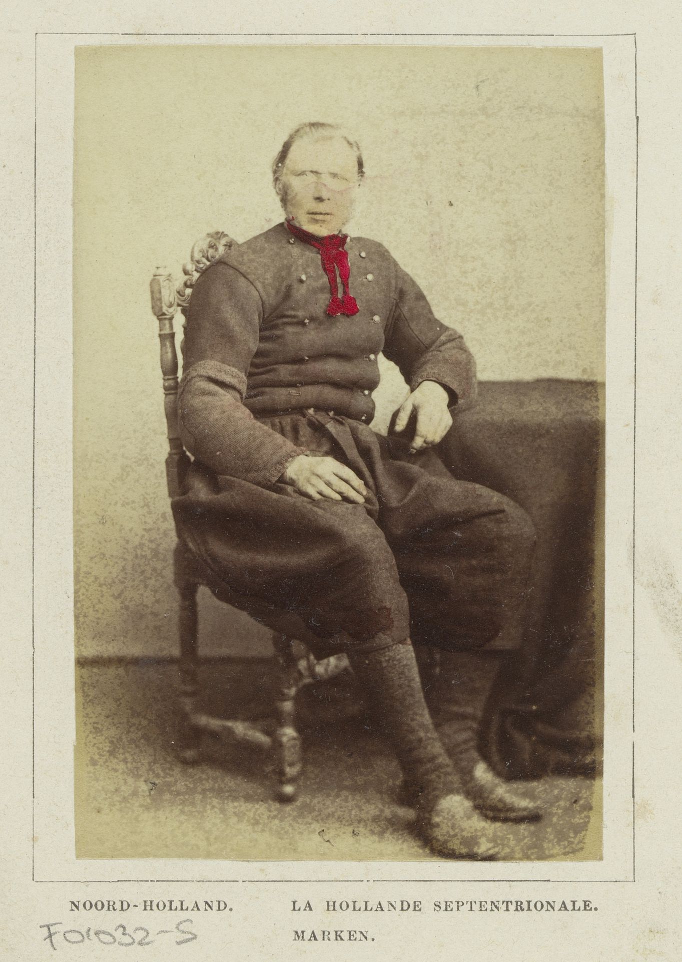 Portret van een onbekende man in klederdracht van Marken, Noord-Holland by Andries Jager