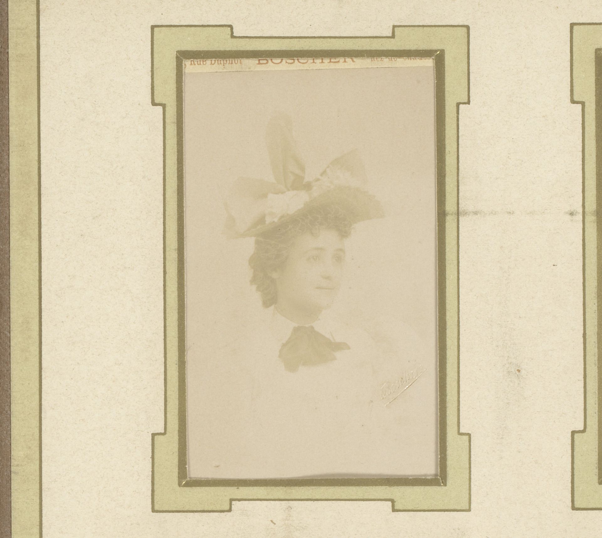 Portret van een jonge vrouw met hoed by Boscher