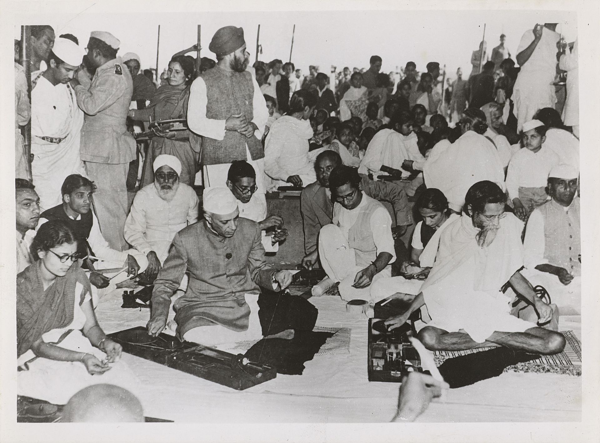 Nehru op viering eerste sterfjaar Gandhi by Keystone Press Agency