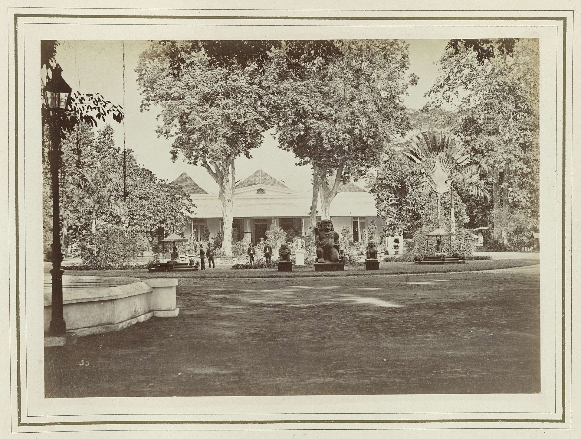 Huis van de resident by Kassian Céphas