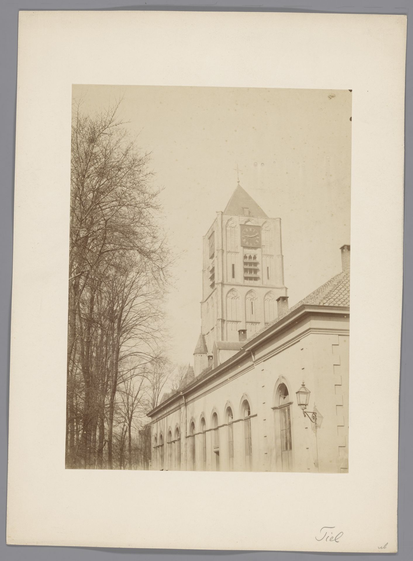 Toren van de Grote of Sint-Maartenskerk te Tiel by anoniem (Monumentenzorg)