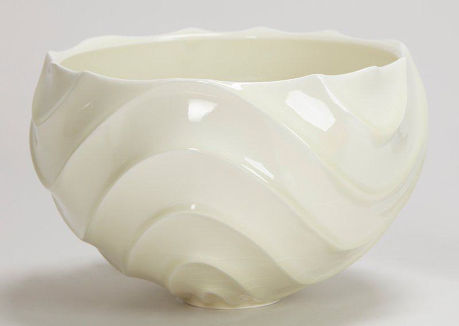 (White Bowl) by Ōno Kōtarō