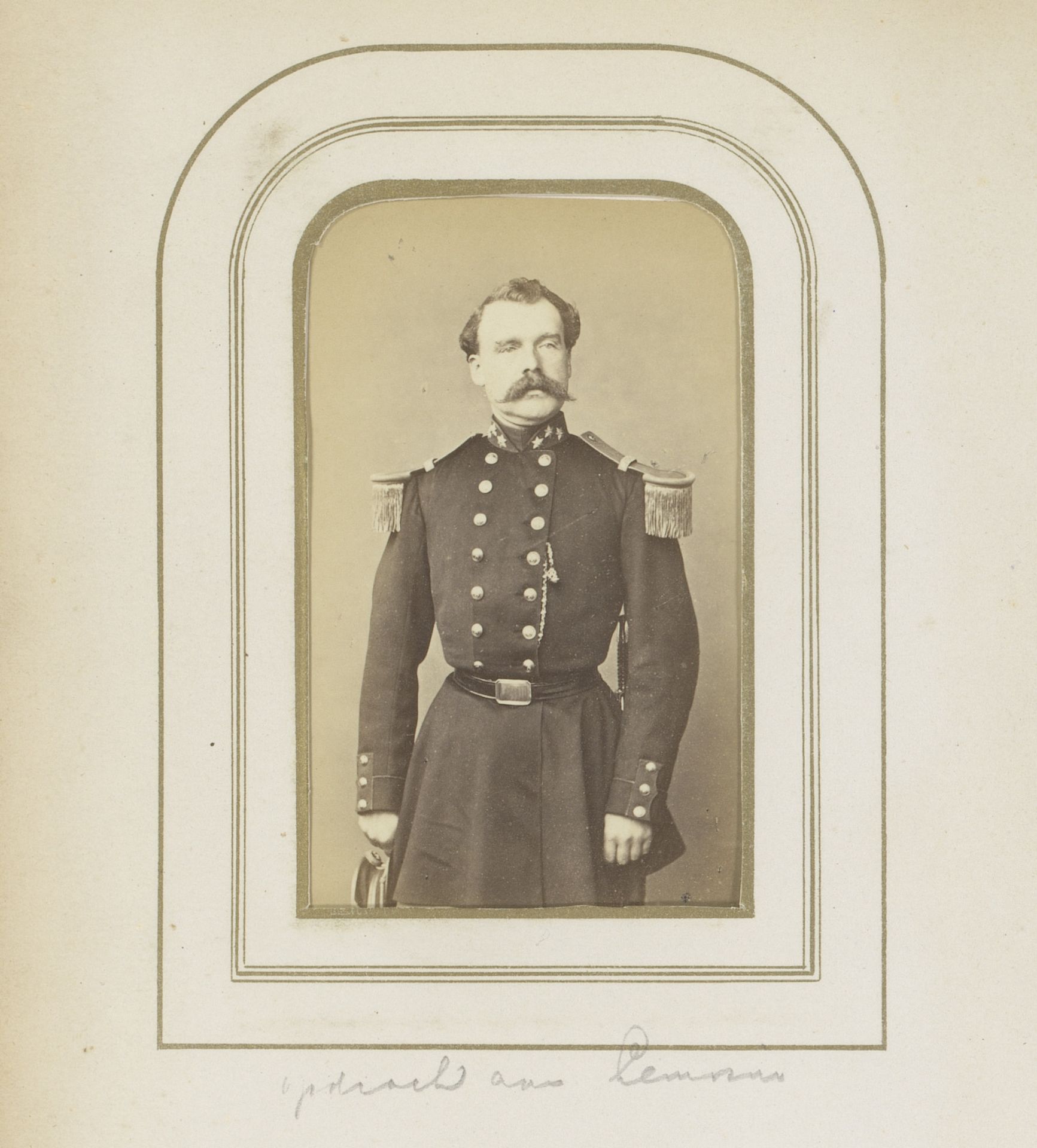 Portret van een man met snor in uniform by Ghémar Frères