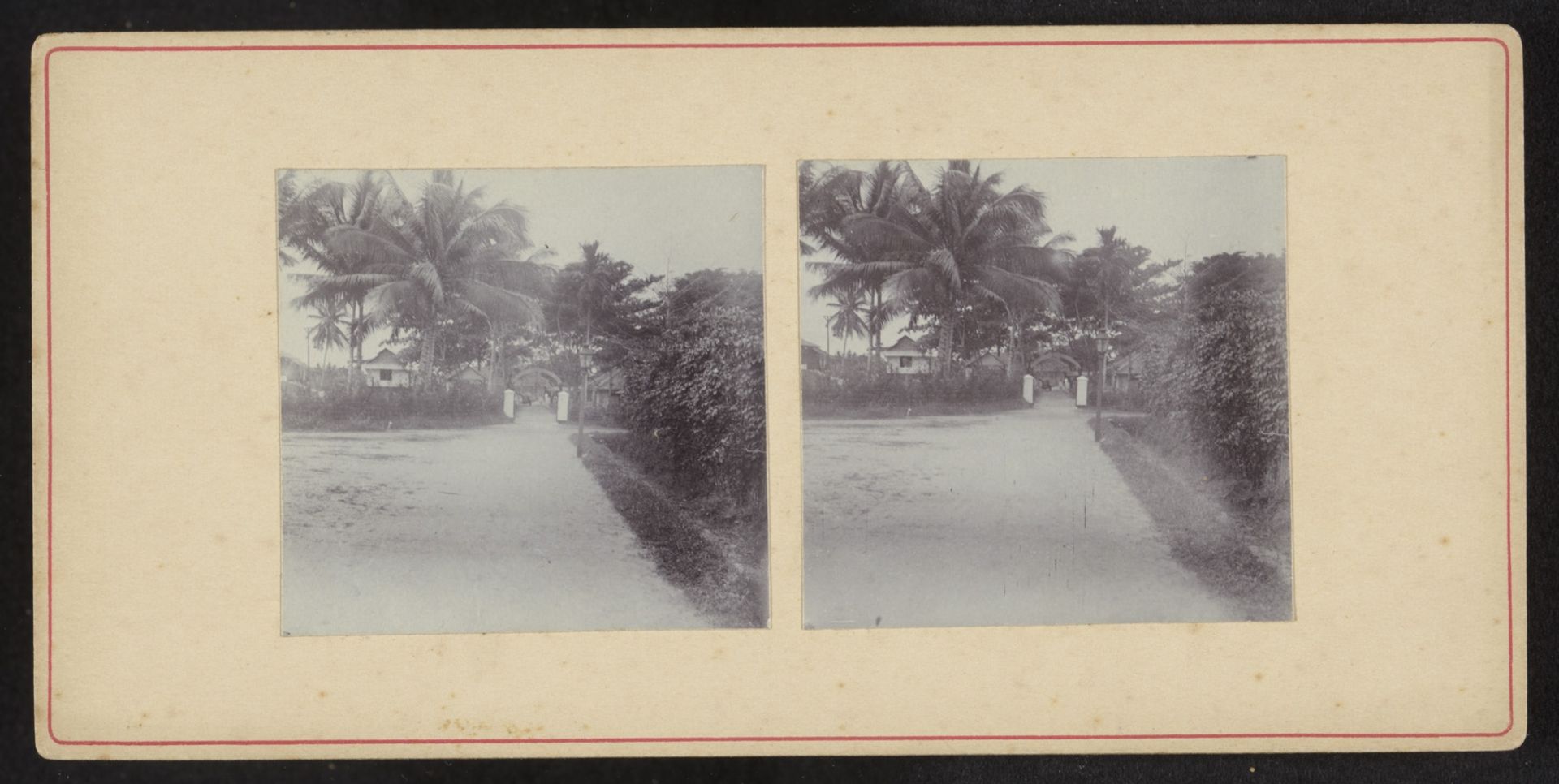 Poort naar gebouwen onder bomen by Robert Julius Boers