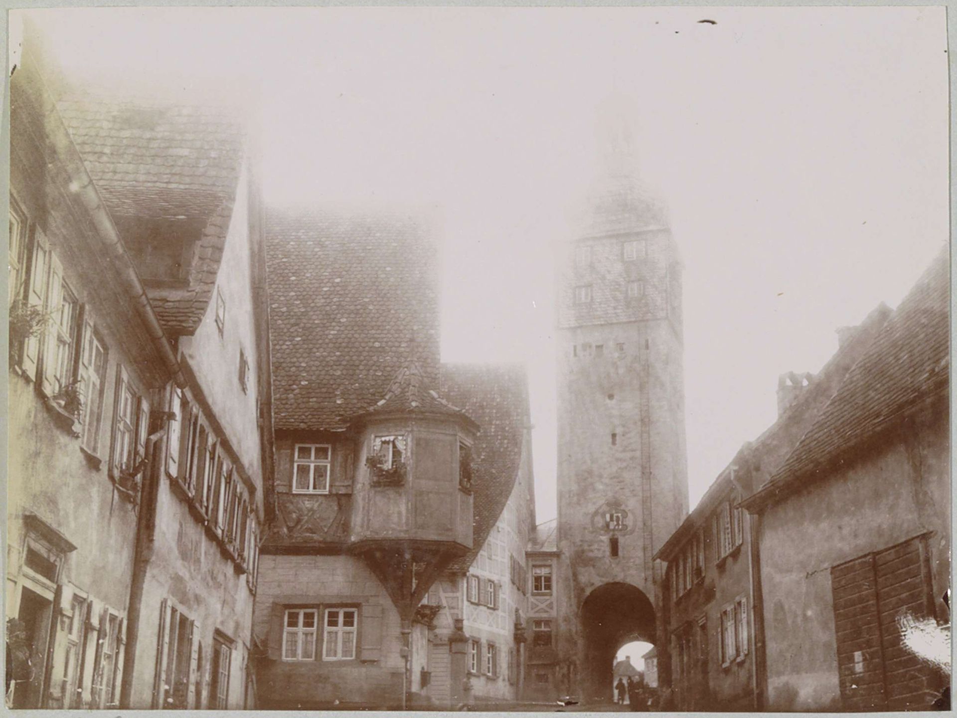 Gezicht op de Würzburger Tor in Uffenheim by Delizy