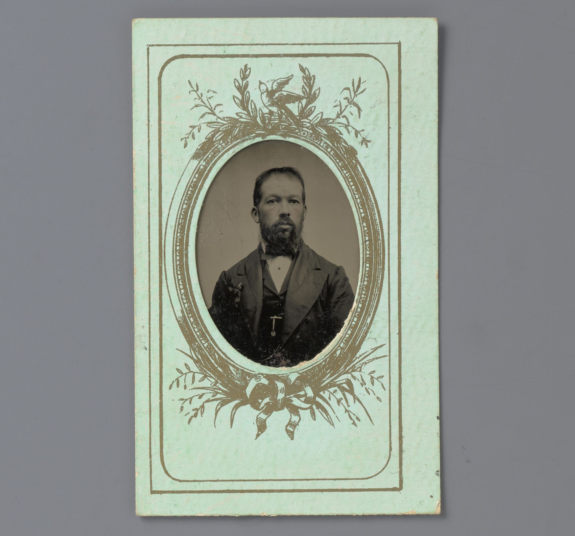 Portret van een man, aangeduid als Thomas Norton by American Gem Victoria and Ferrotype Company