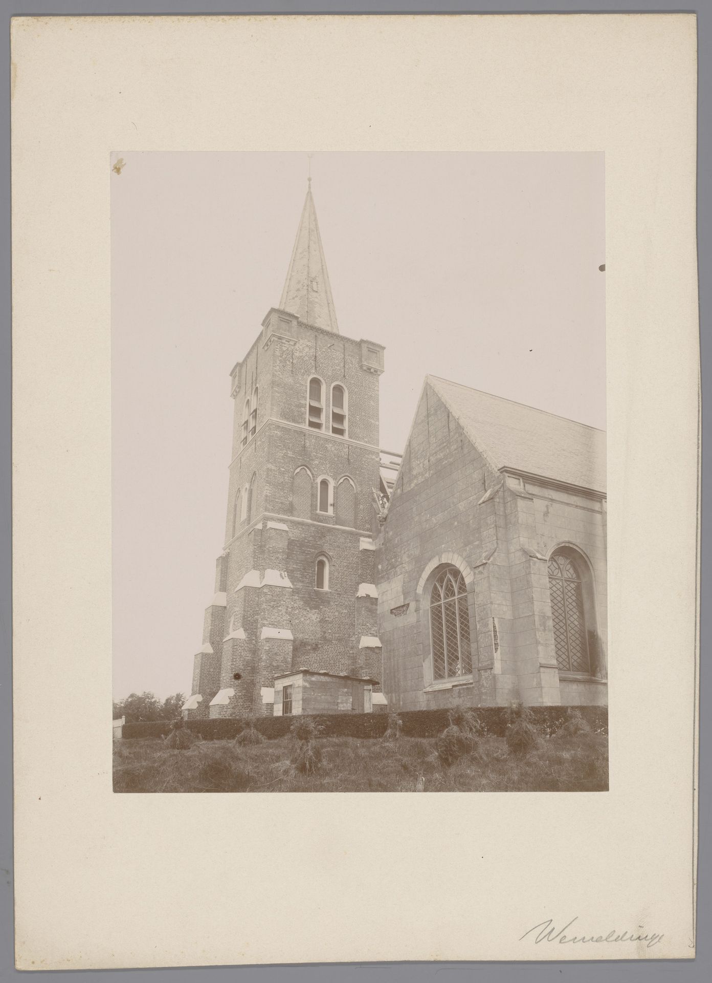 Gezicht op de Sint-Maartenkerk te Wemeldinge by anoniem (Monumentenzorg)