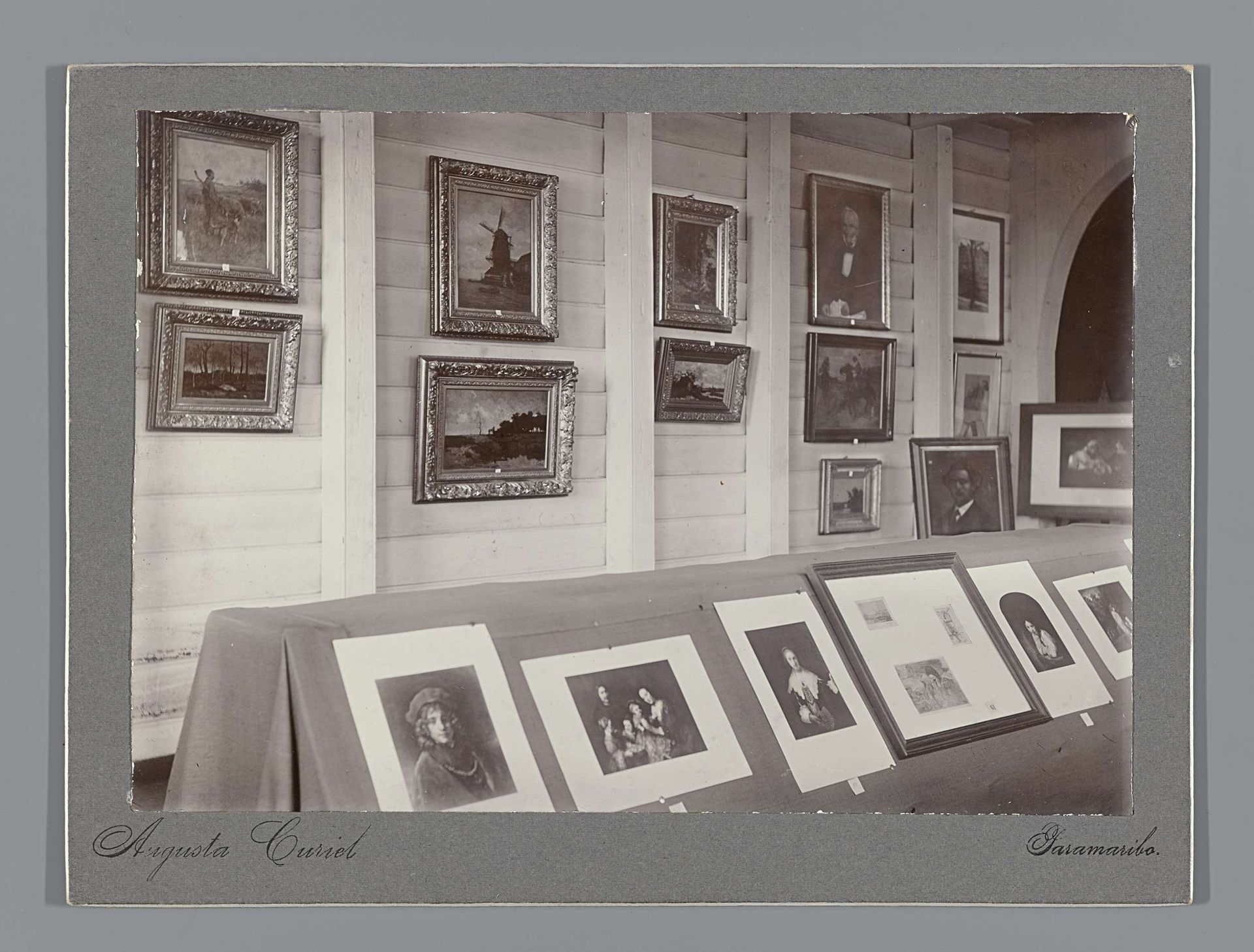 Paramaribo, tentoonstelling van schilderijen en reproducties by Augusta Curiel