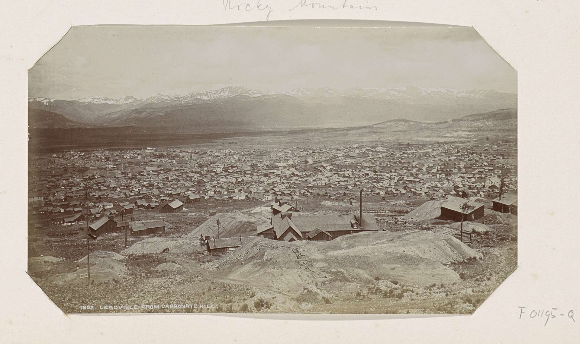 Mijnwerkersstad Leadville gezien vanaf Carbonate Hill in Colorado by William Henry Jackson