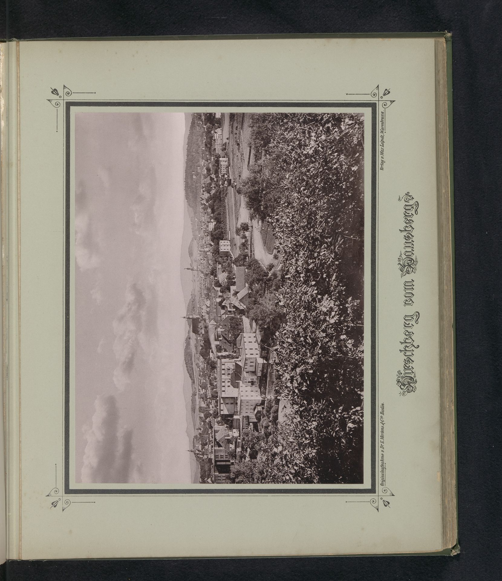 Gezicht op Hirschberg by E. Mertens & Cie