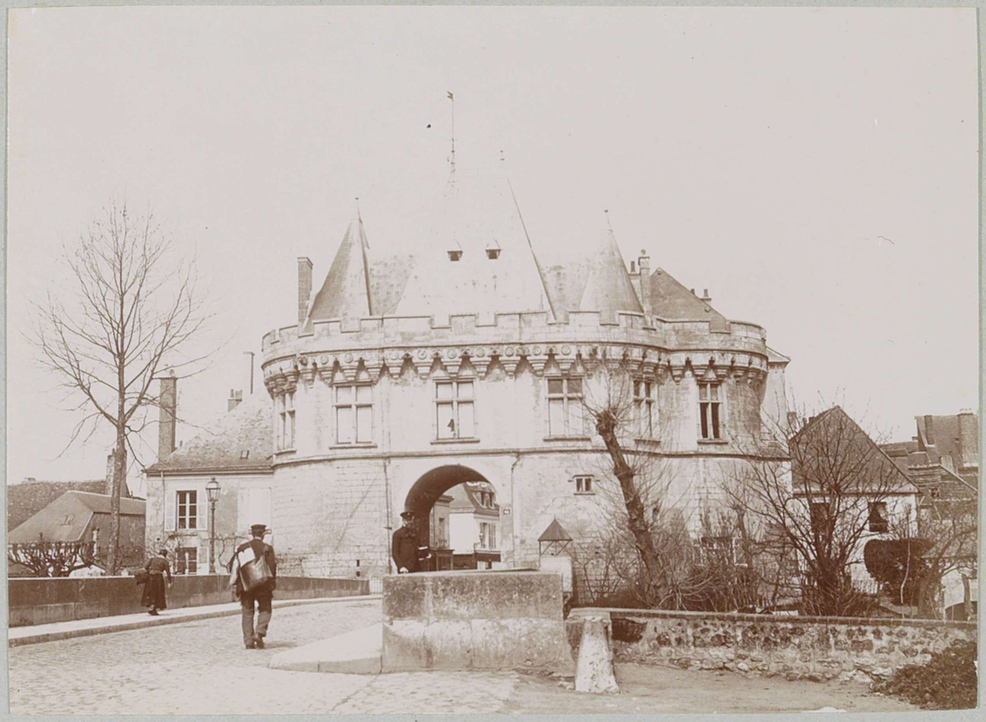 Porte St-George in Vendôme by Delizy