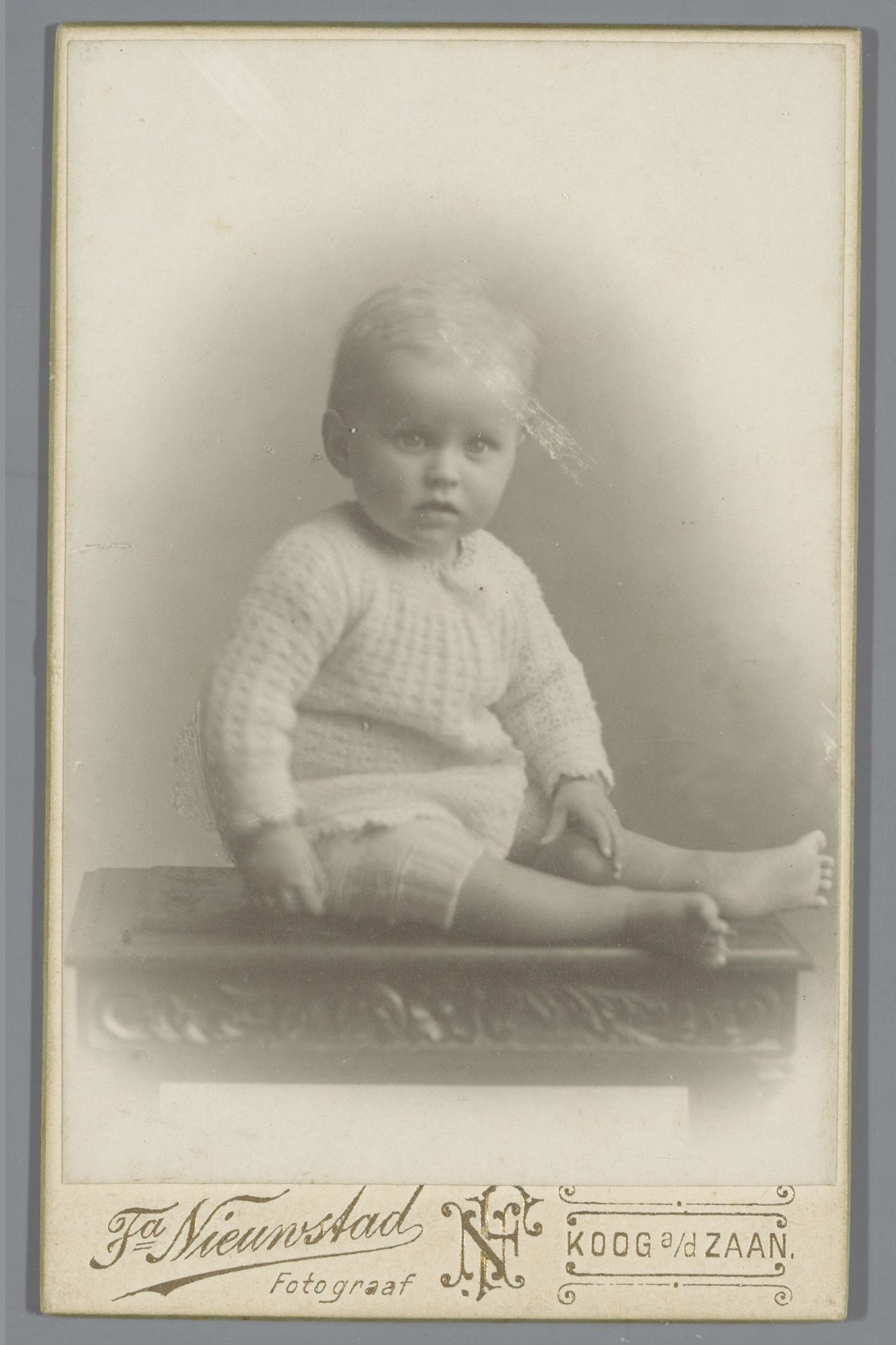 Portret van een onbekende baby by Firma Nieuwstad