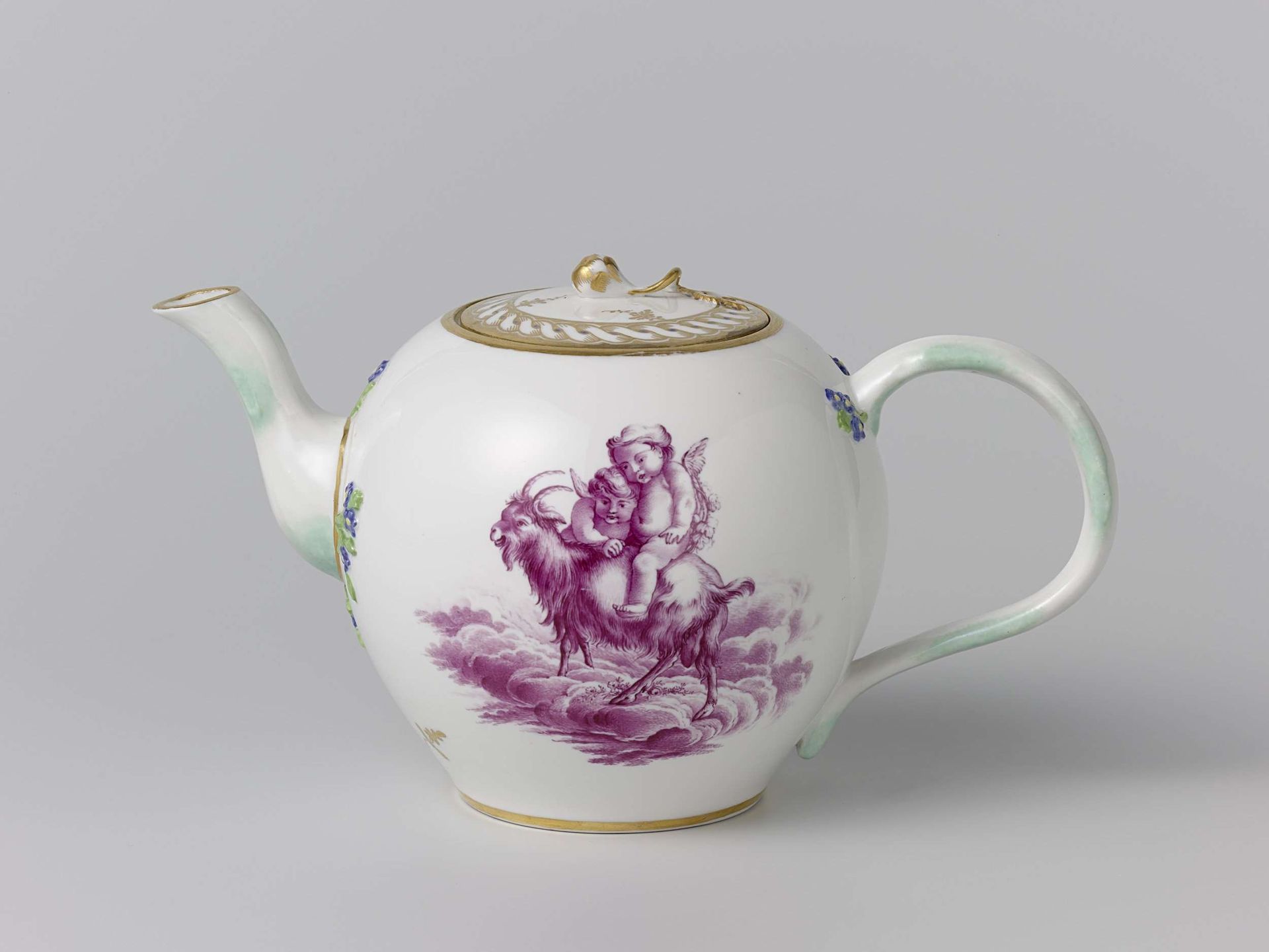 Teapot with putti on clouds by Ansbach