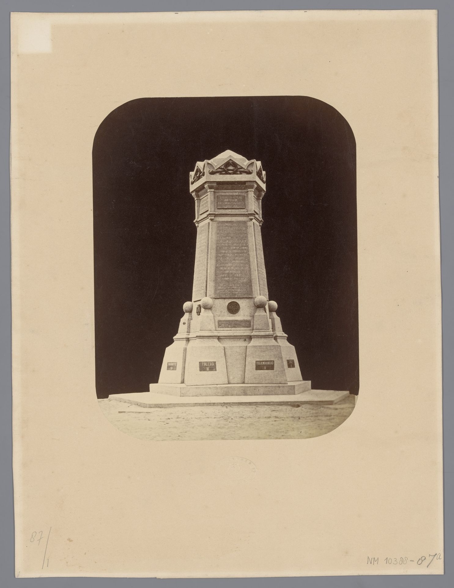 Monument van de gevallenen bij de Citadel van Antwerpen by M. Vermeer