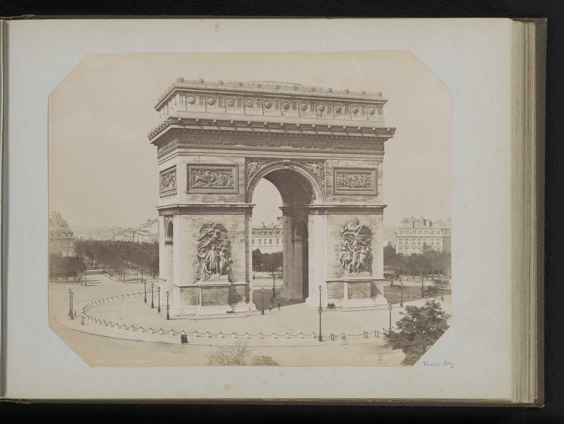 Gezicht op de Arc de Triomphe by Edouard Hautecoer